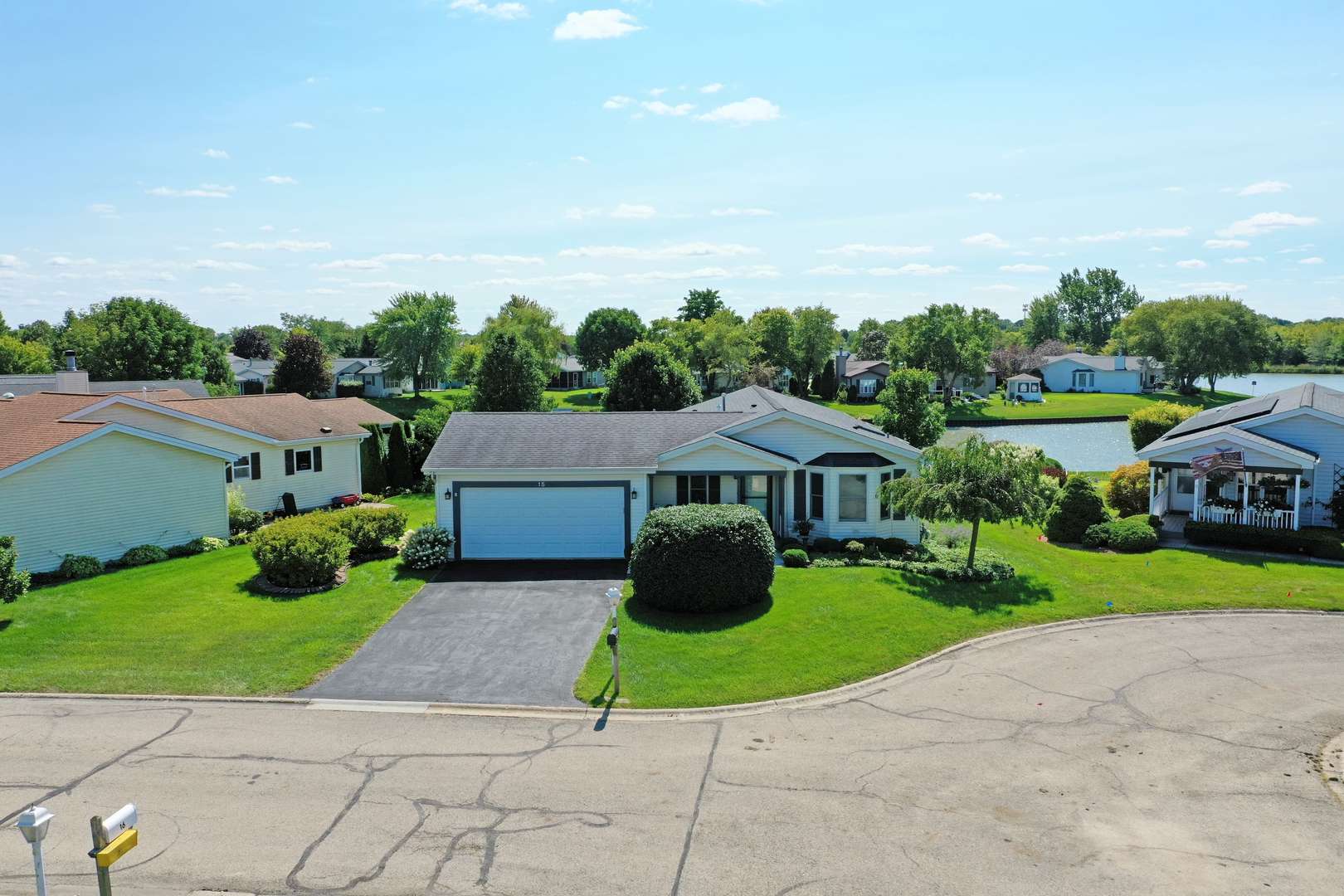 15 Saratoga CT, Grayslake, IL 60030