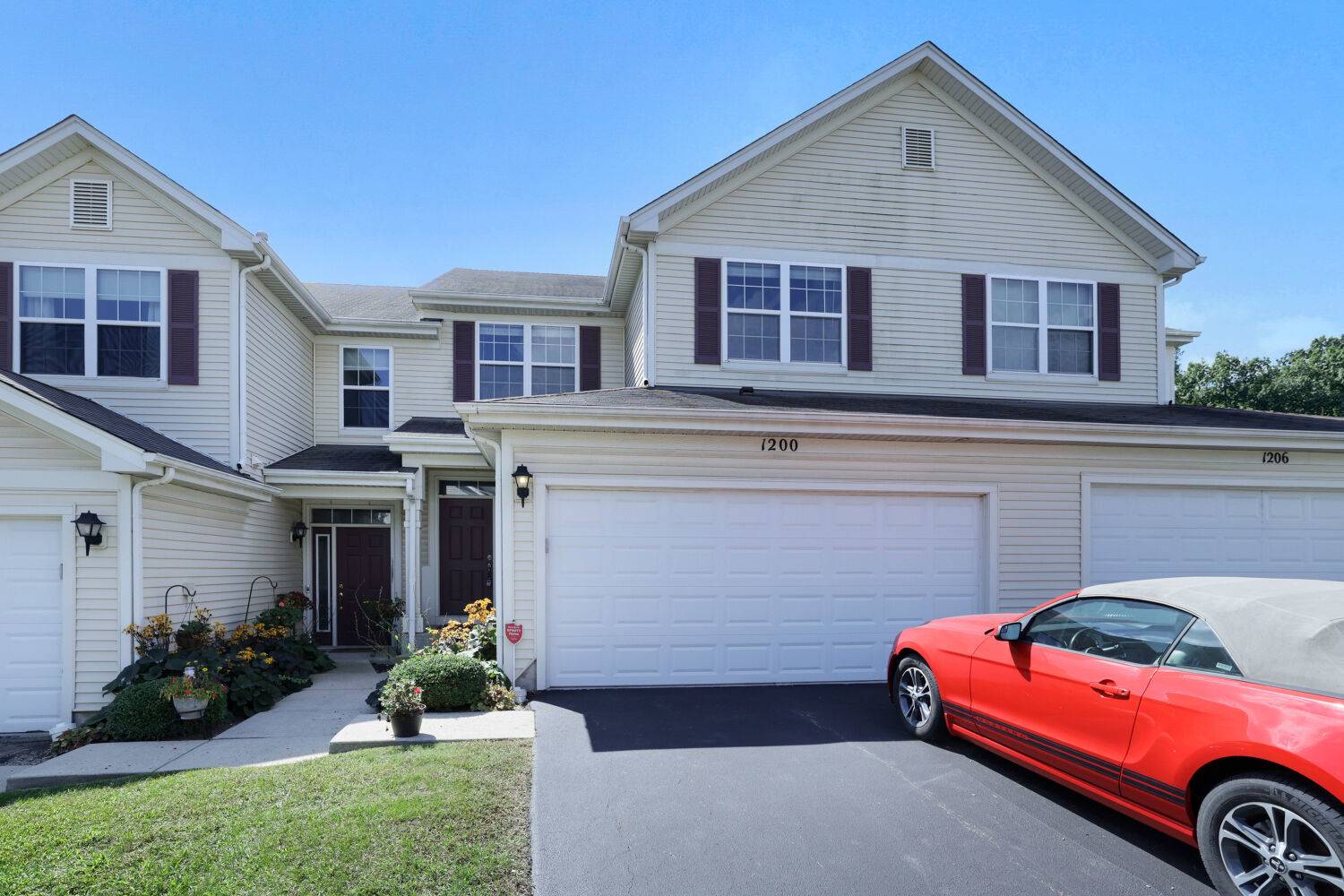 1200 Waverly DR, Volo, IL 60020