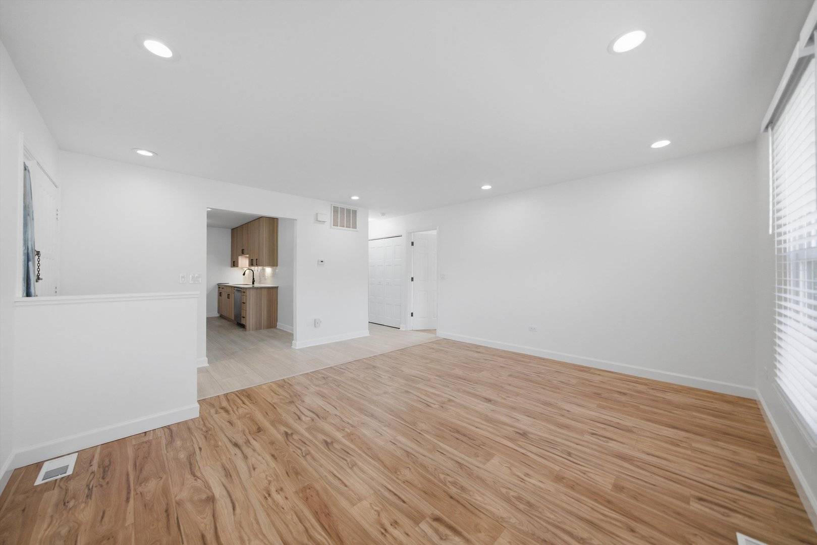 1046 Hampton Harbor #1046, Schaumburg, IL 60193