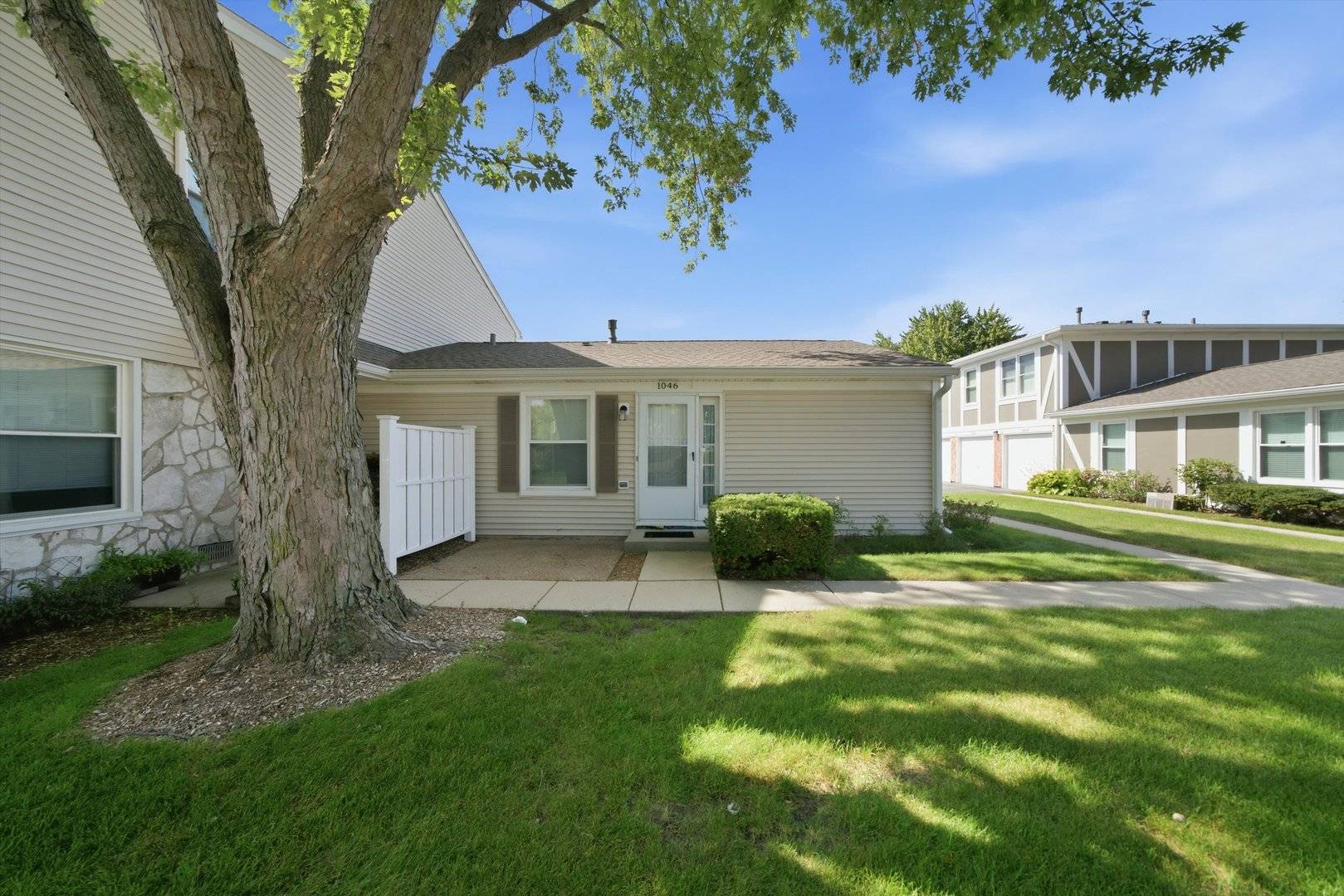 1046 Hampton Harbor #1046, Schaumburg, IL 60193