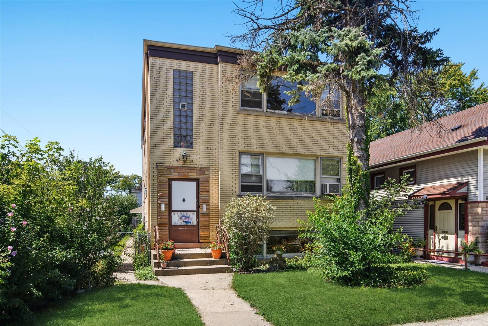 5214 N Leamington AVE, Chicago, IL 60630