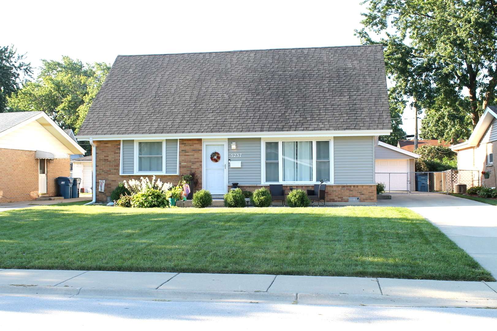 5237 Pleasant LN, Crestwood, IL 60418