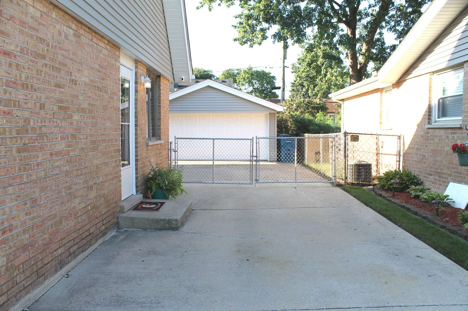 5237 Pleasant LN, Crestwood, IL 60418