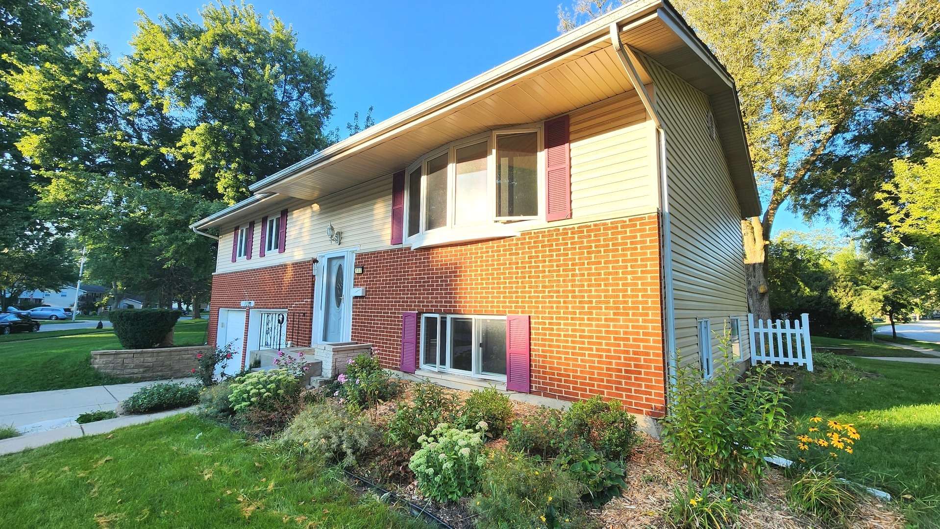 132 N Kitson DR, Palatine, IL 60074