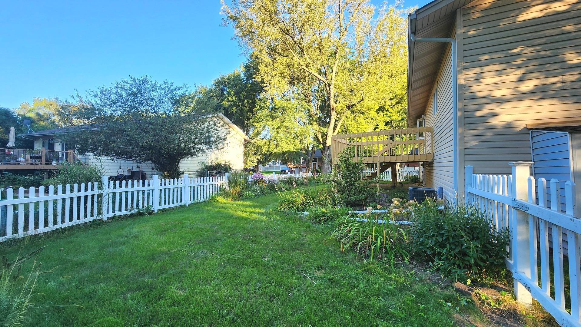 132 N Kitson DR, Palatine, IL 60074