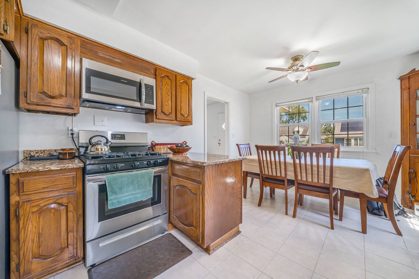 18026 Oakley AVE, Lansing, IL 60438