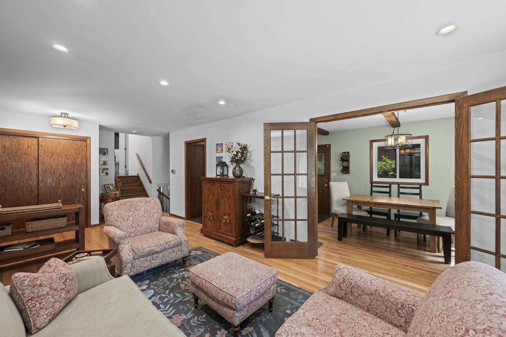 1216 E Mayfair RD, Arlington Heights, IL 60004