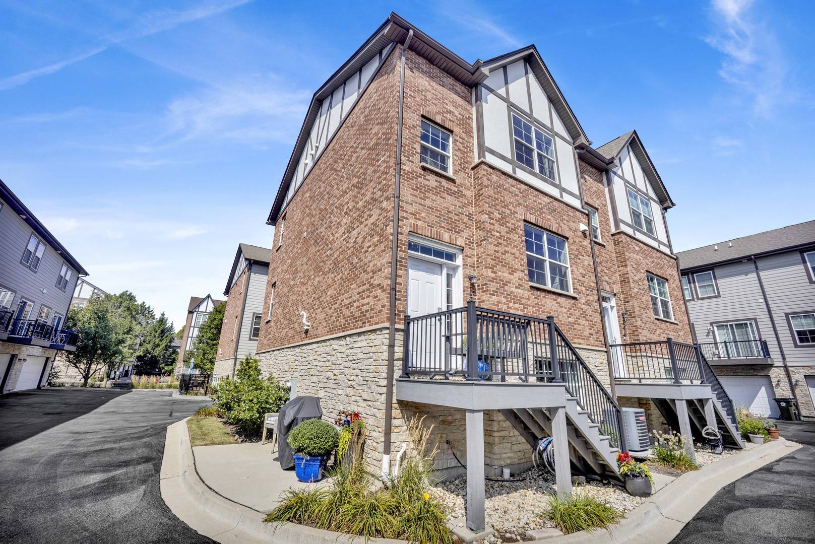150 S Myrtle AVE, Villa Park, IL 60181