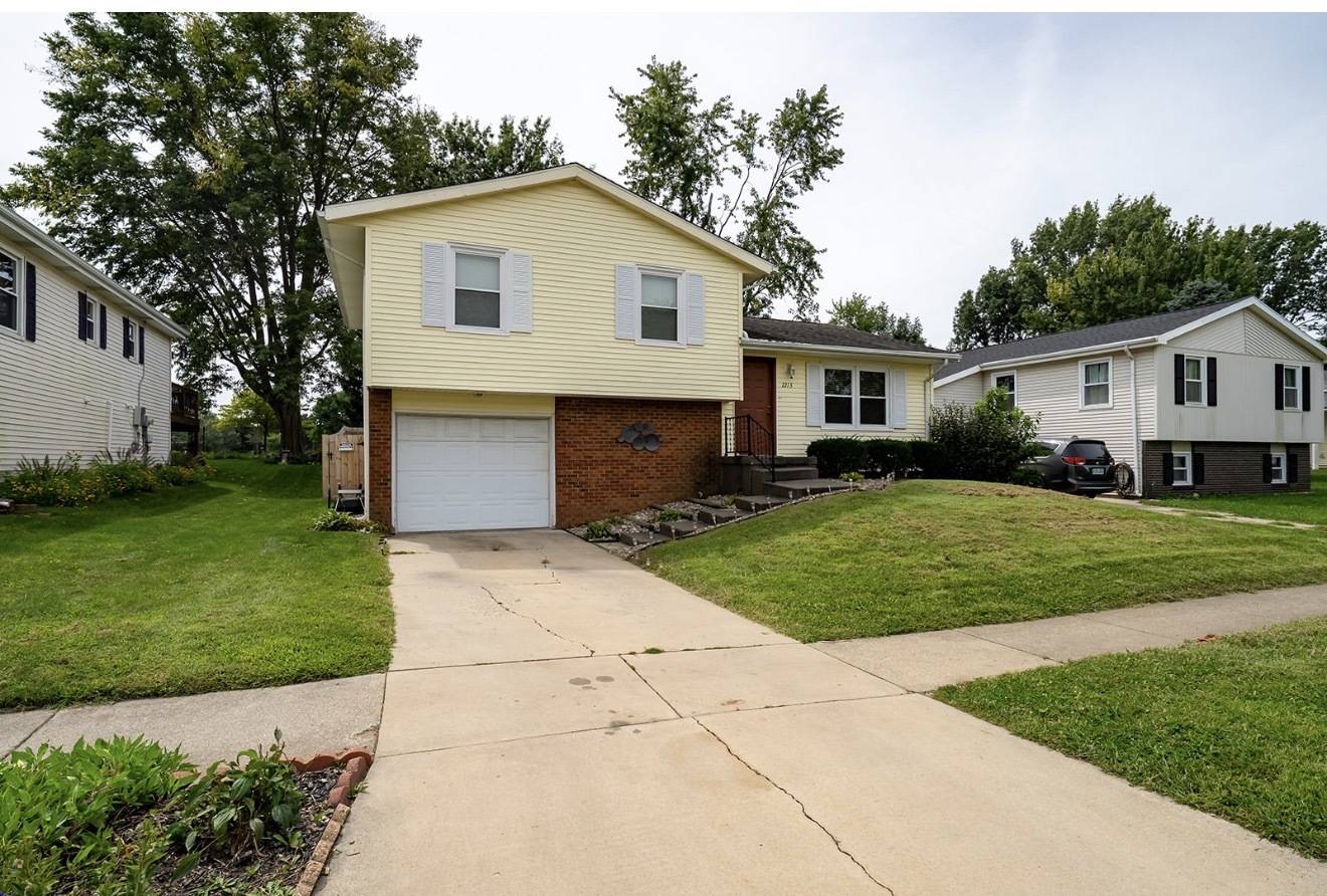 2213 Clearwater AVE, Bloomington, IL 61704