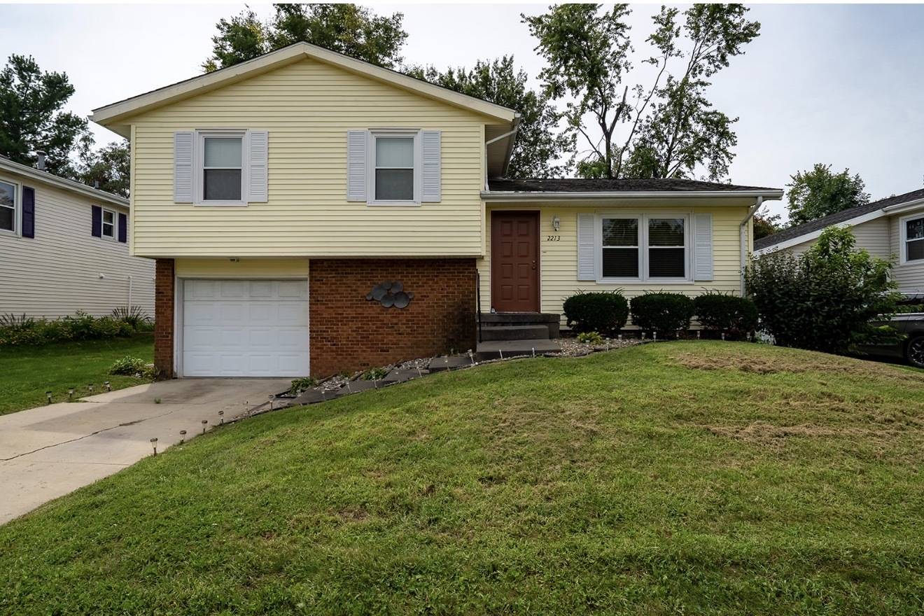 2213 Clearwater AVE, Bloomington, IL 61704