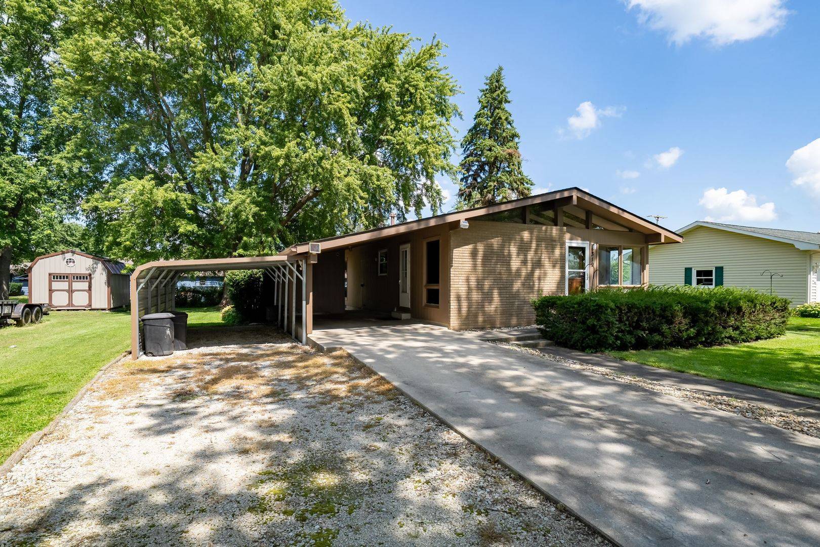 319 E Elm ST, Piper City, IL 60959