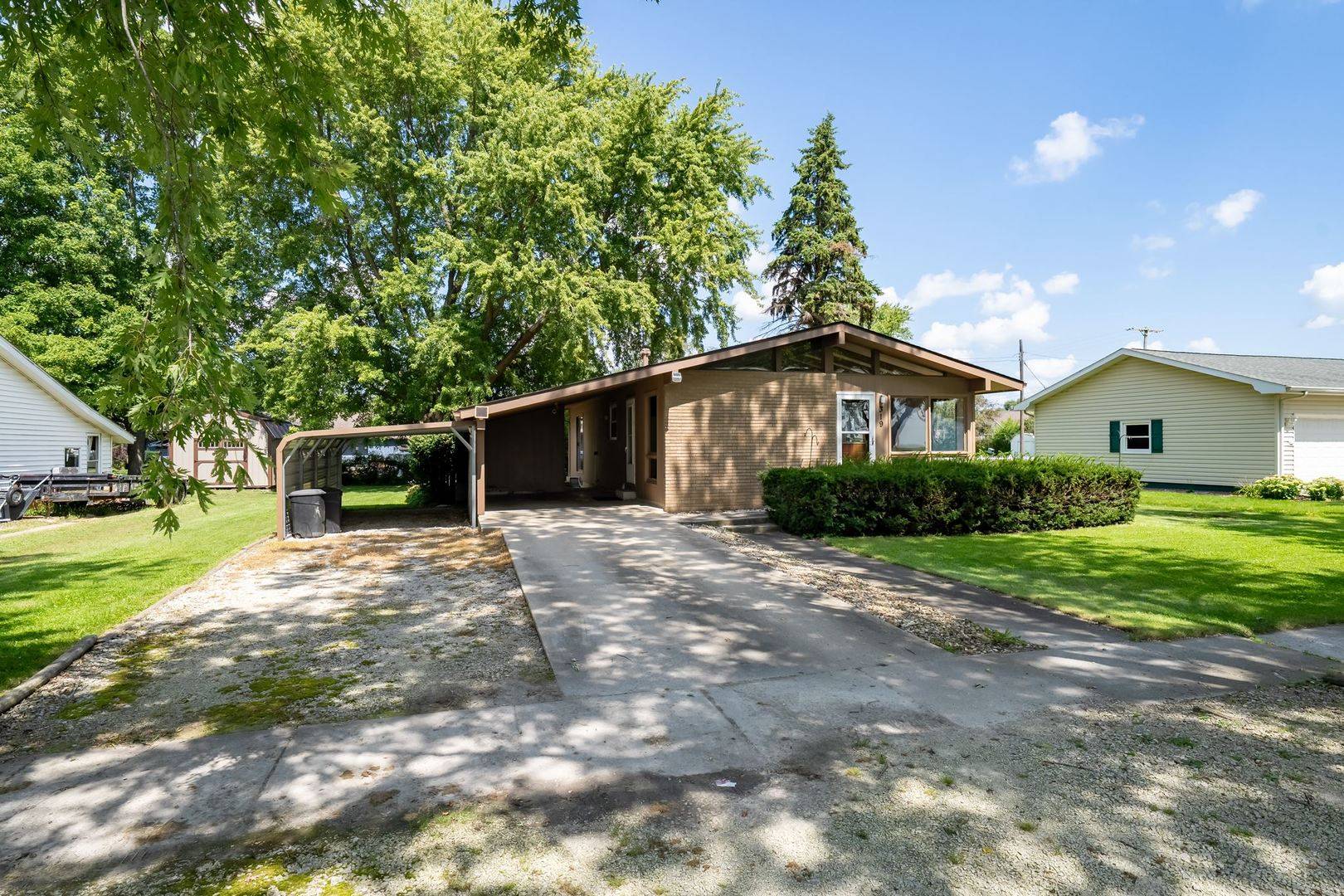 319 E Elm ST, Piper City, IL 60959