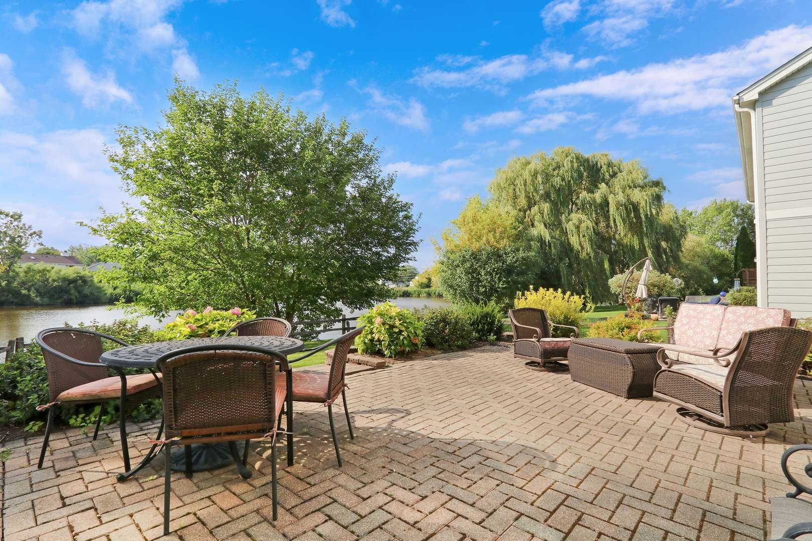 1140 Oakmeadow CT, Gurnee, IL 60031