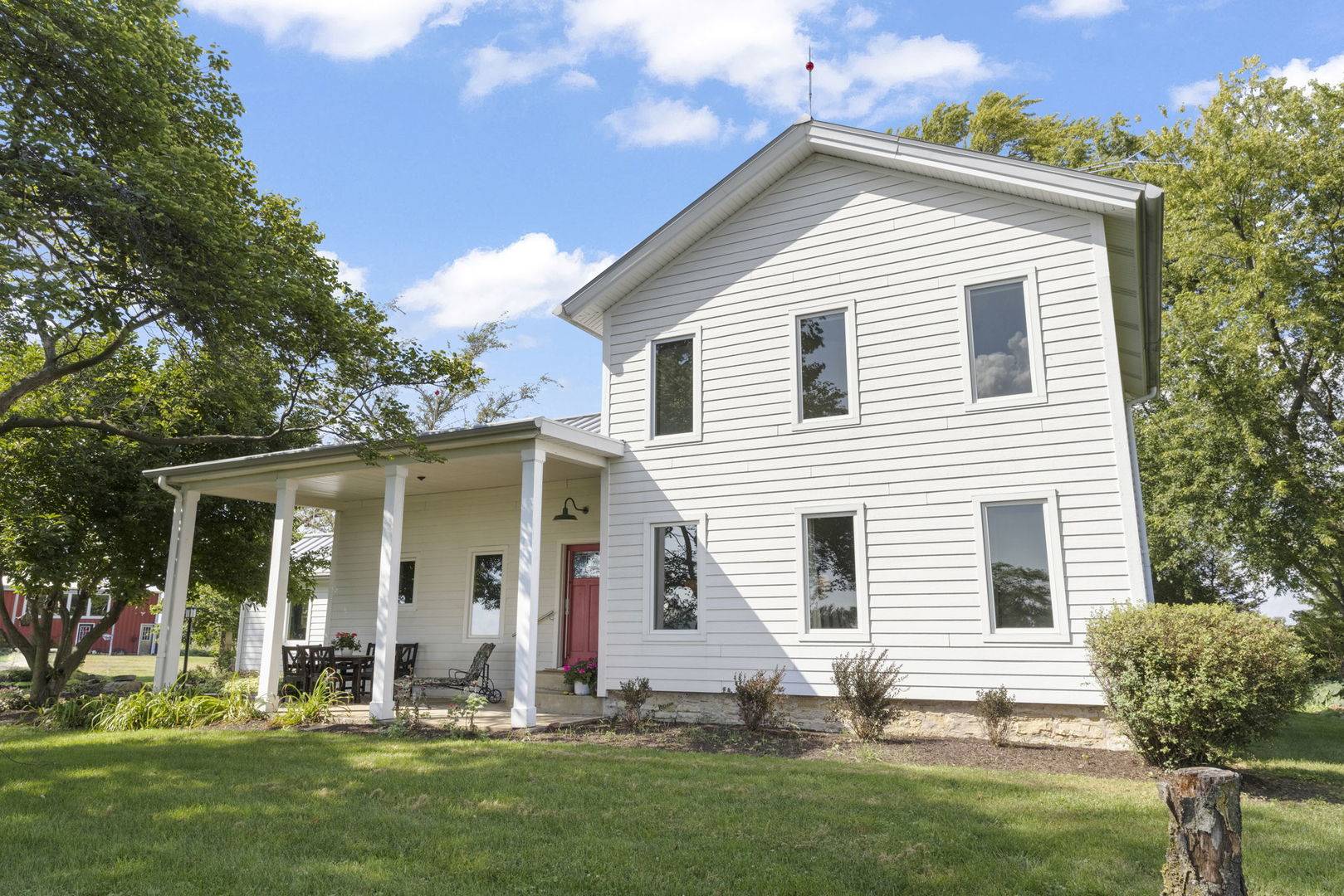 41W020 Seavey RD, Sugar Grove, IL 60554