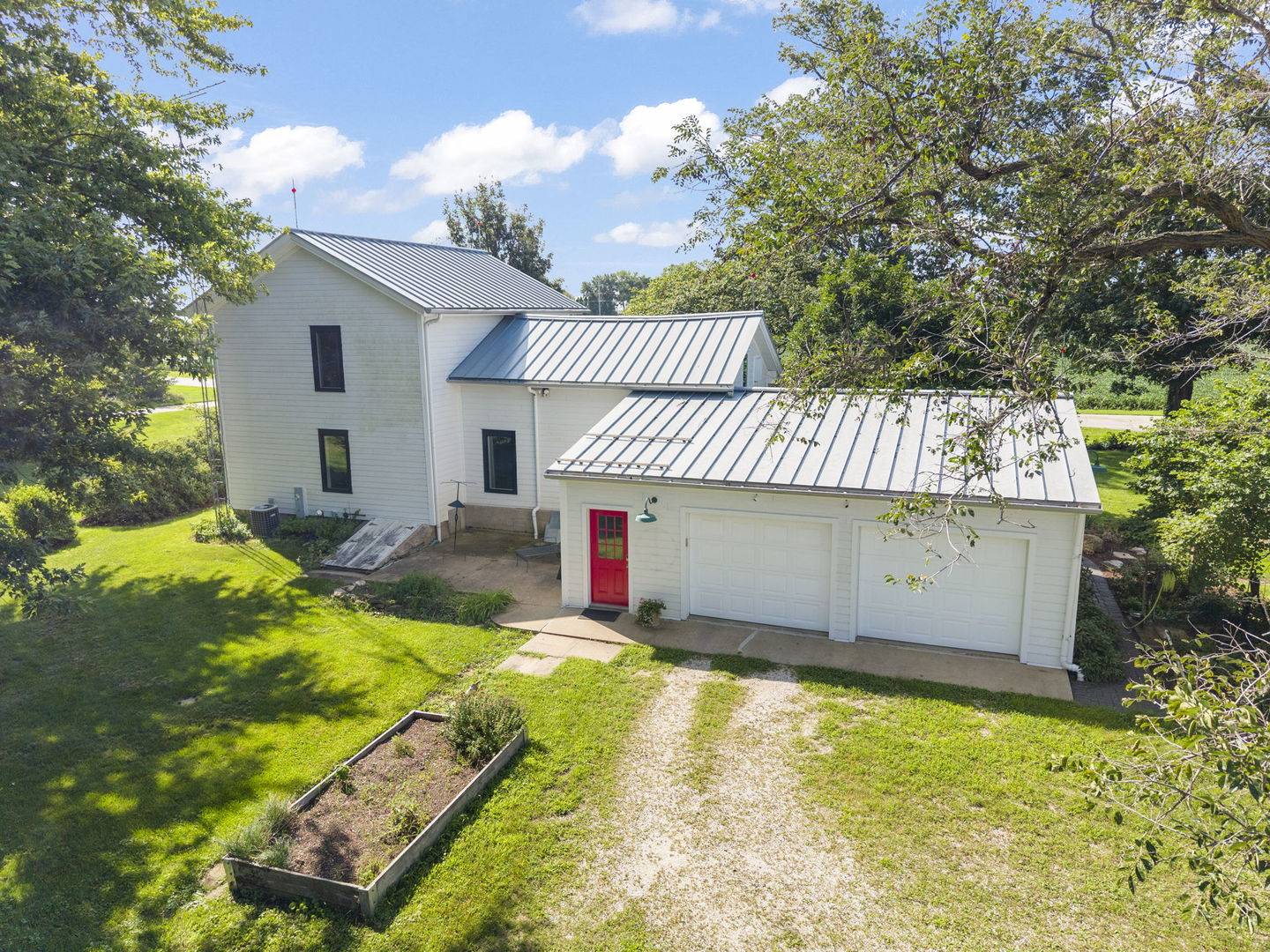 41W020 Seavey RD, Sugar Grove, IL 60554