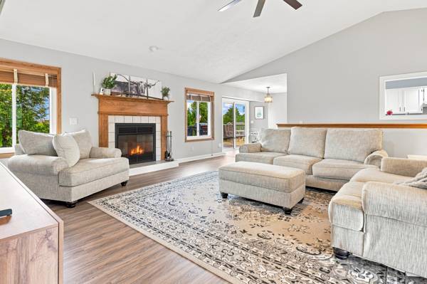 3203 Tuggle DR, Cherry Valley, IL 61016