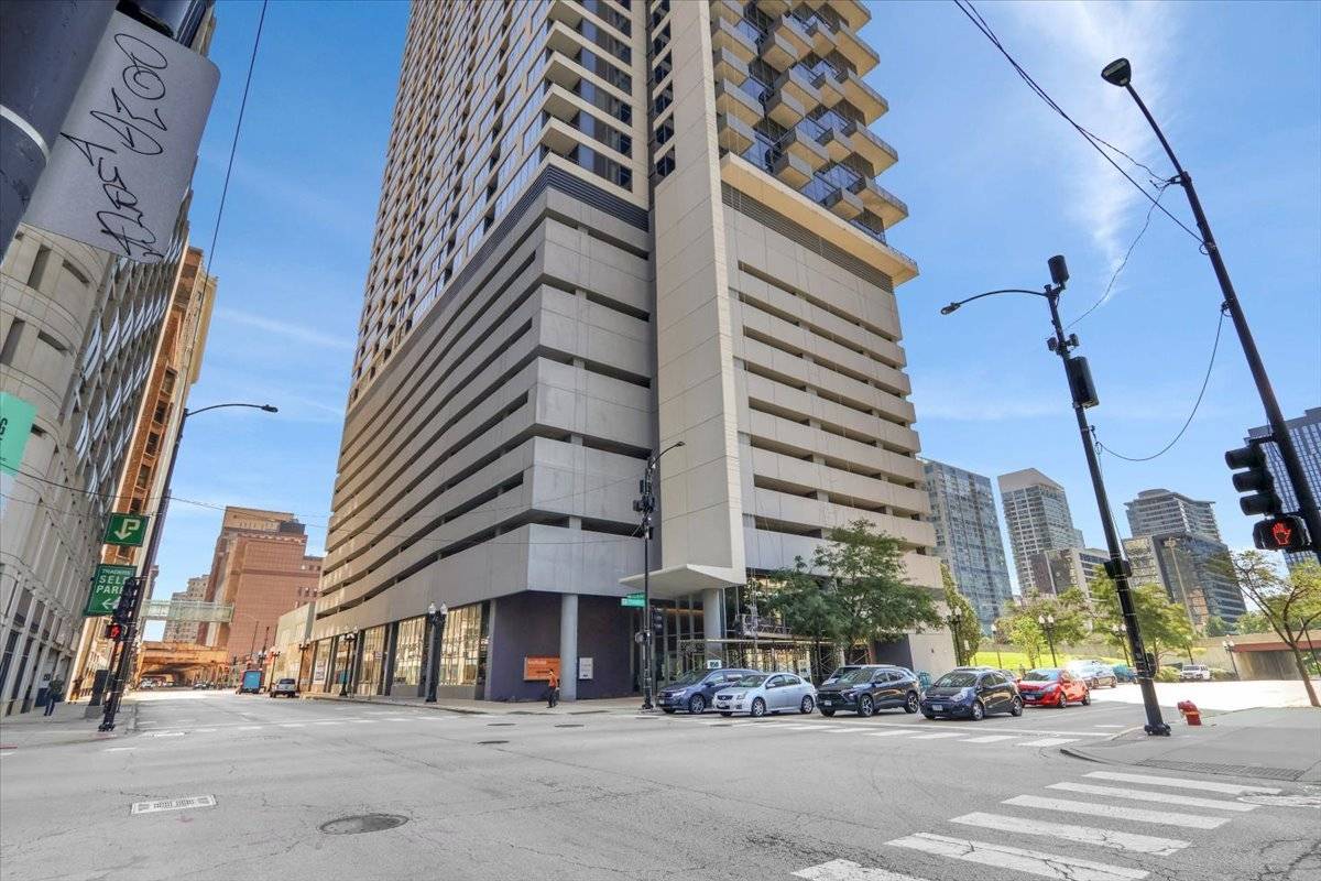 235 W Van Buren ST #2007, Chicago, IL 60607