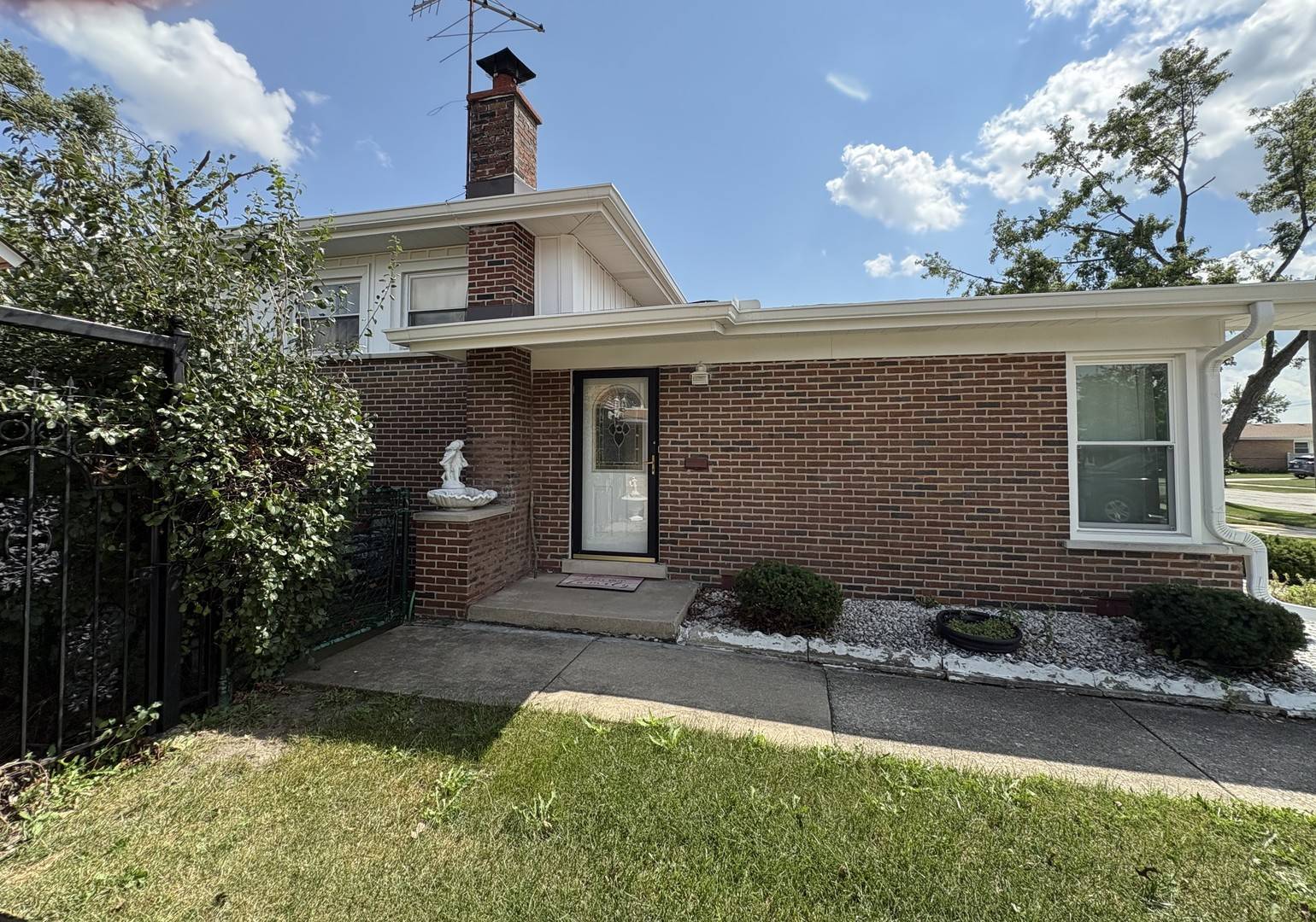 235 S Mayfair PL, Chicago Heights, IL 60411
