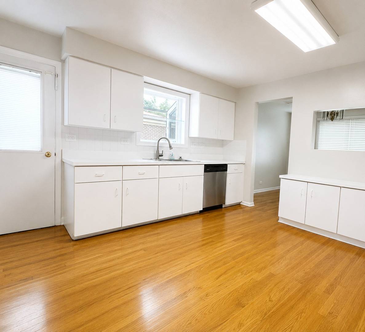 7011 N Hamlin AVE, Lincolnwood, IL 60712