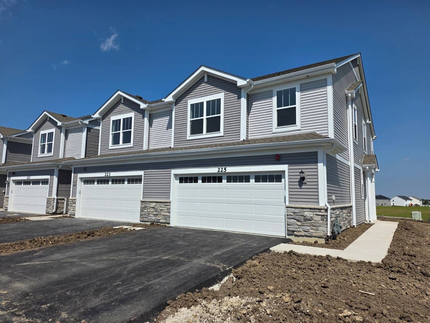 225 Cooney WAY, Oswego, IL 60543