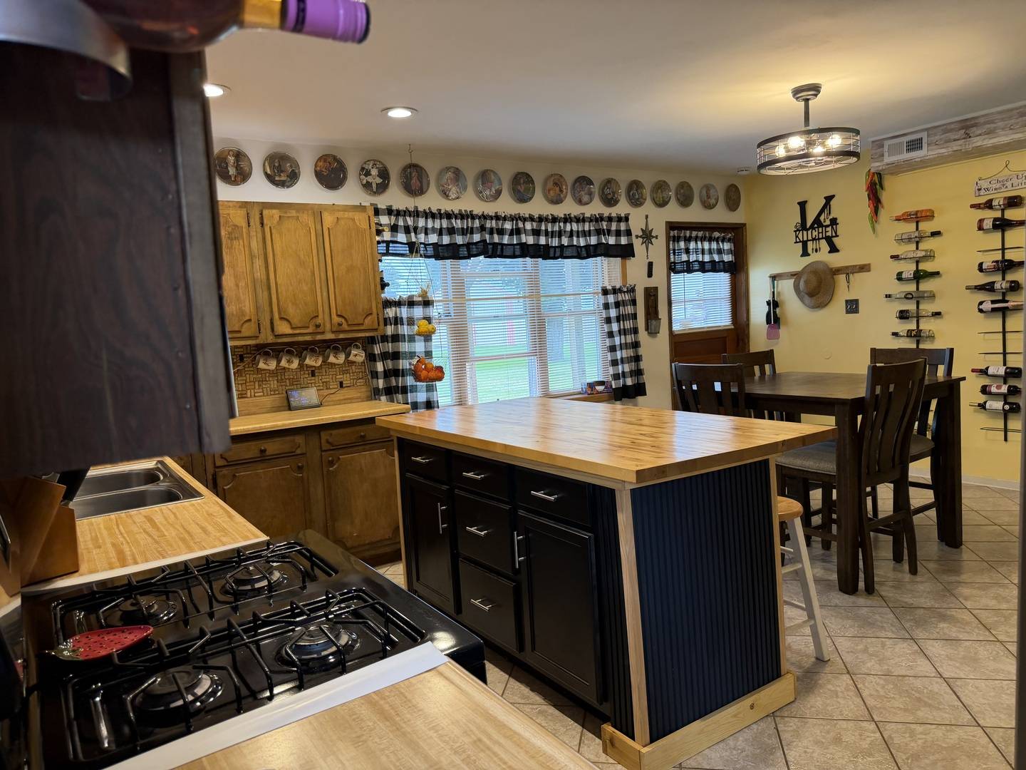 1713 E Rock Falls RD, Rock Falls, IL 61071