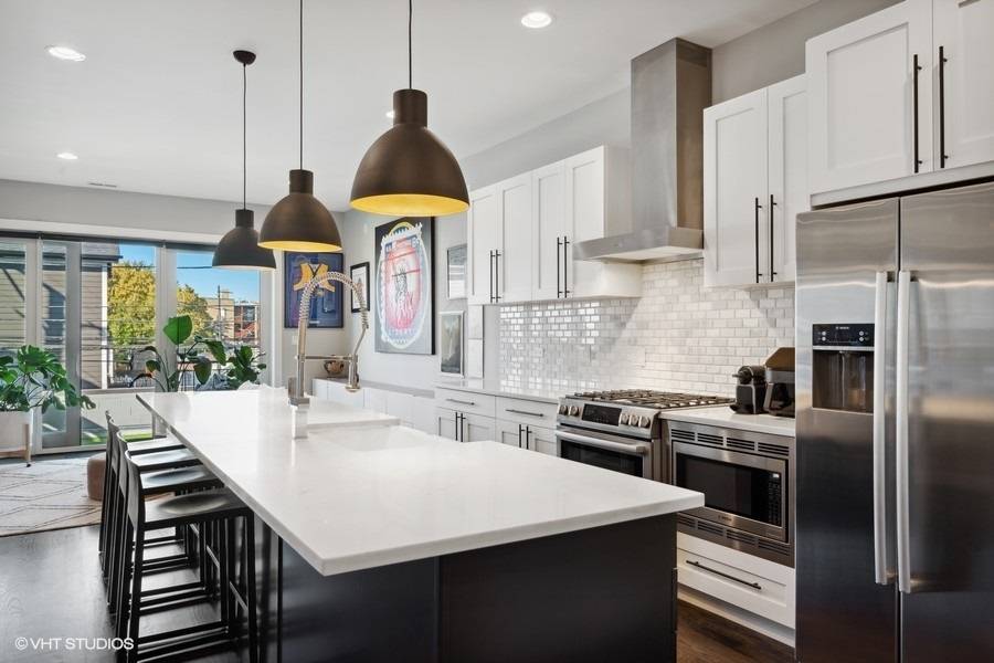 2550 W Fullerton AVE #2D, Chicago, IL 60647