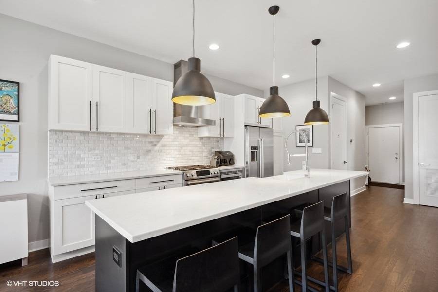 2550 W Fullerton AVE #2D, Chicago, IL 60647