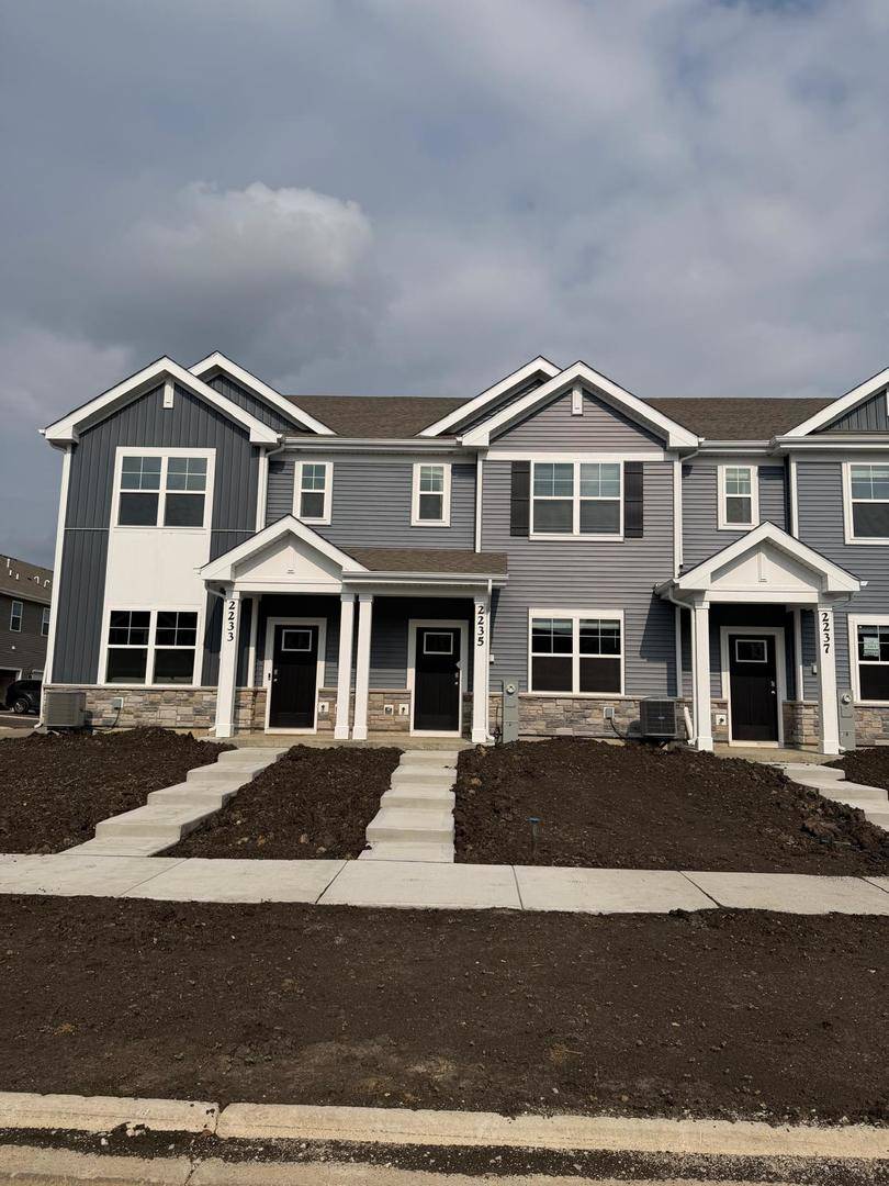 2235 Barbera DR, Oswego, IL 60543