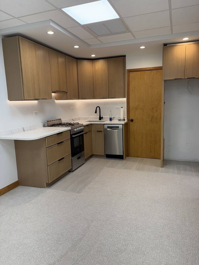 4155 W Addison ST #1, Chicago, IL 60641