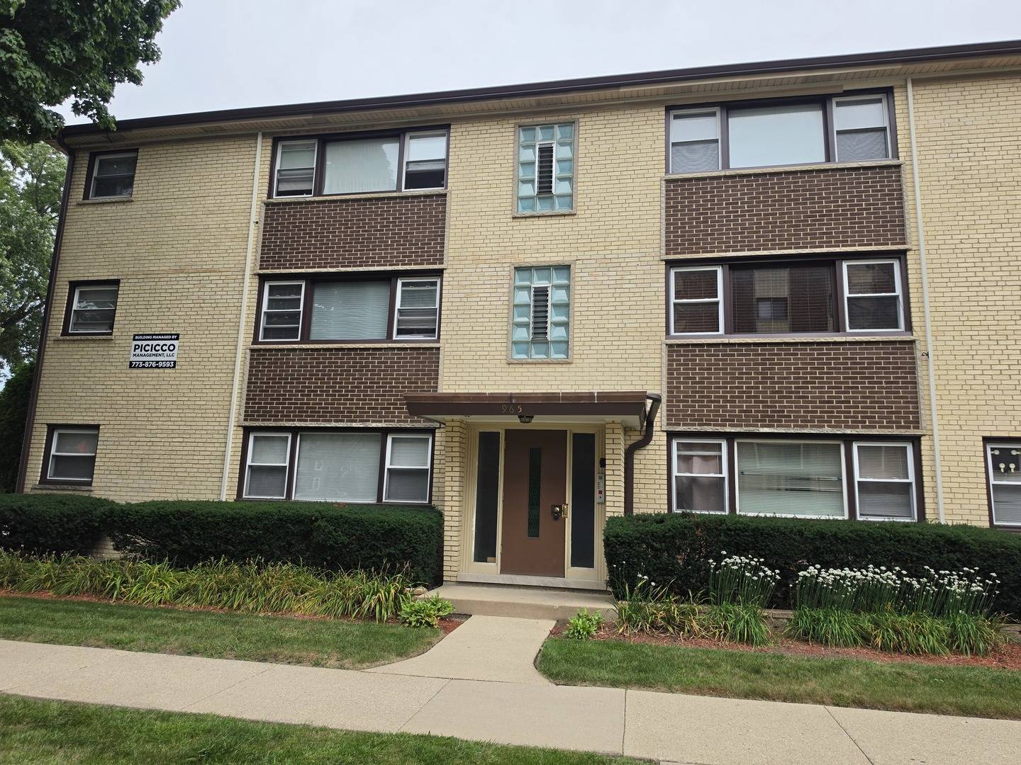 965 Cora ST S #2S, Des Plaines, IL 60016