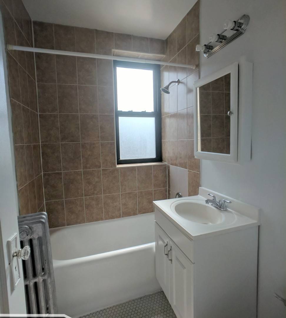 2737 N Spaulding AVE #221, Chicago, IL 60647