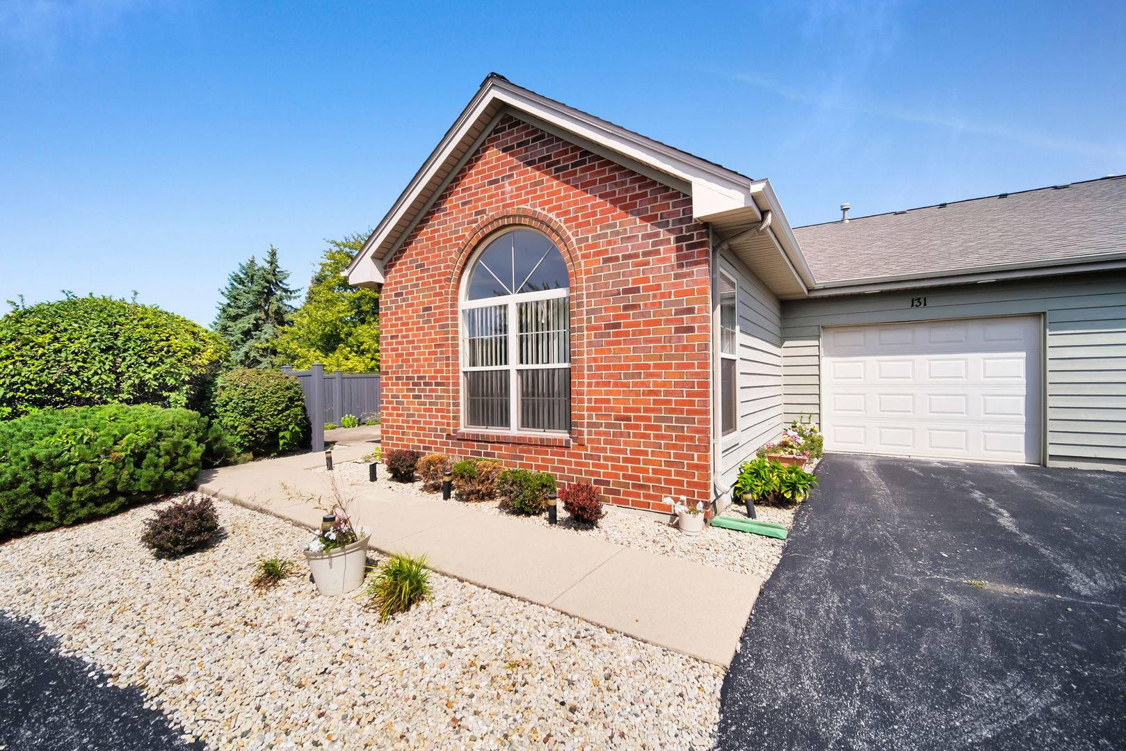 131 E 163rd ST #16A, South Holland, IL 60473