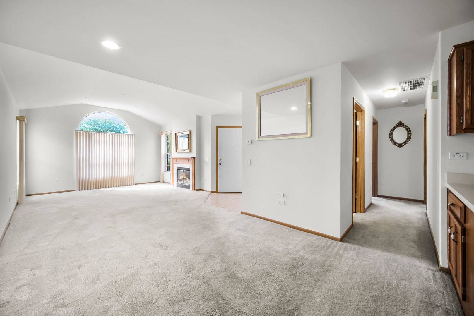 131 E 163rd ST #16A, South Holland, IL 60473
