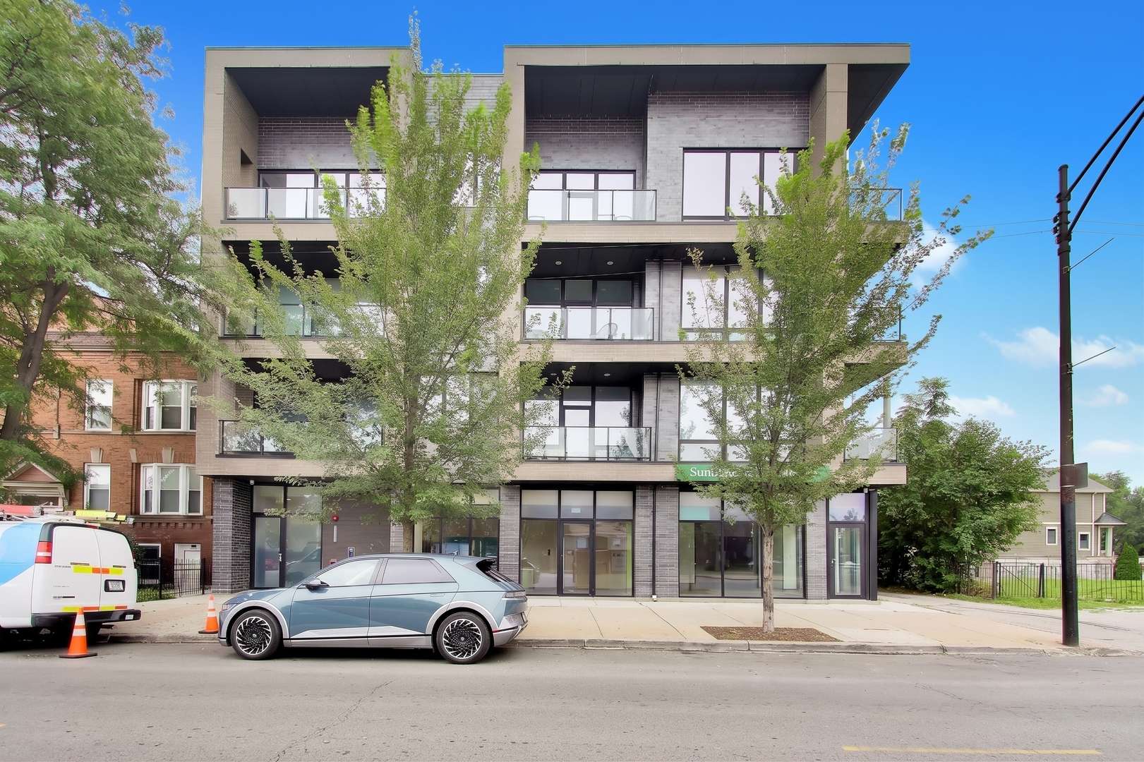 2423 W Fullerton AVE #4A, Chicago, IL 60647