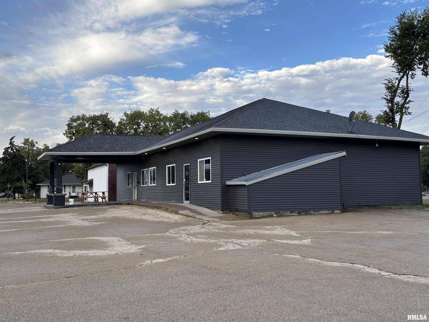 312 S WASHINGTON BLVD, Camanche, IA 52730