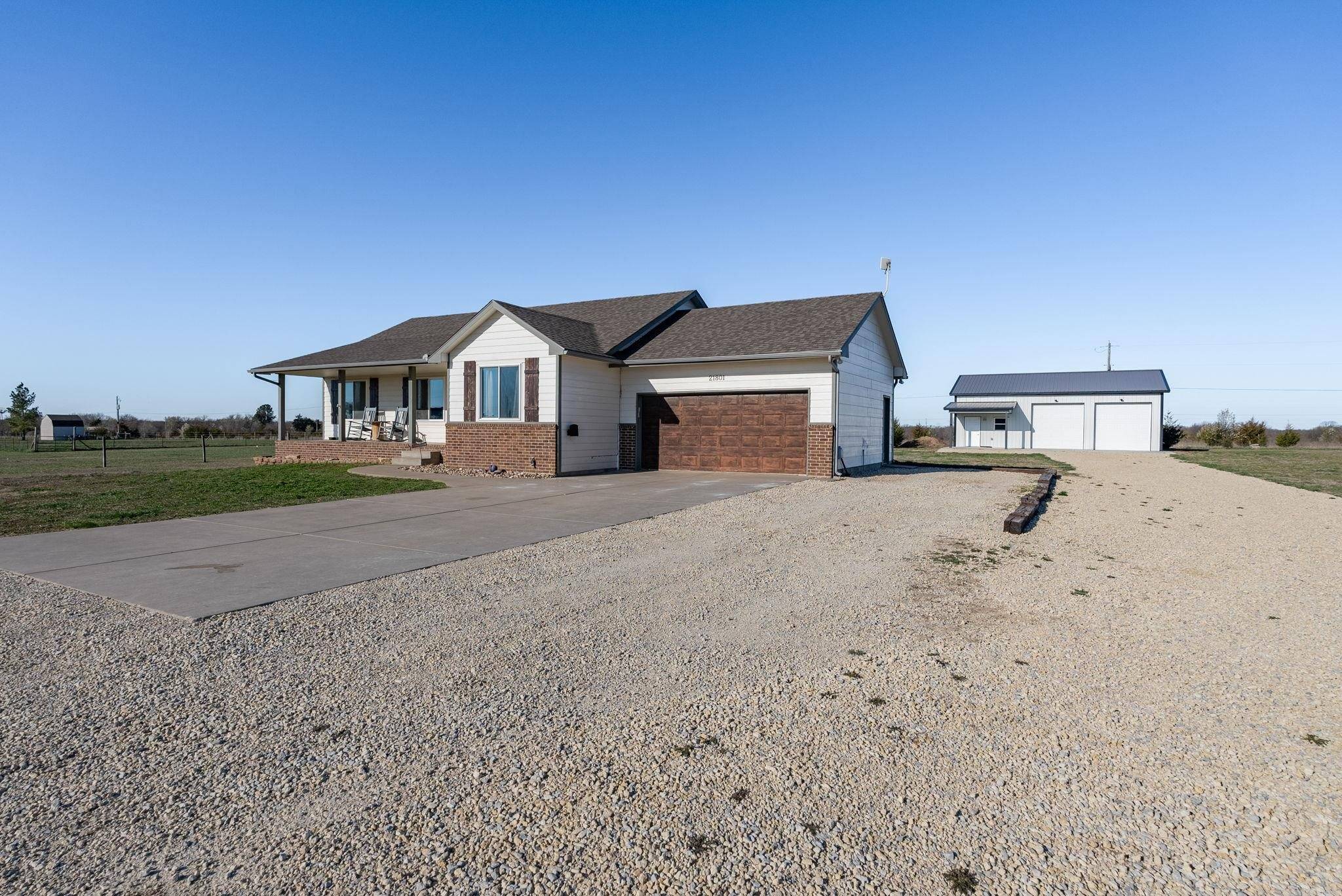 21801 SW Roberta Ln, Douglass, KS 67039