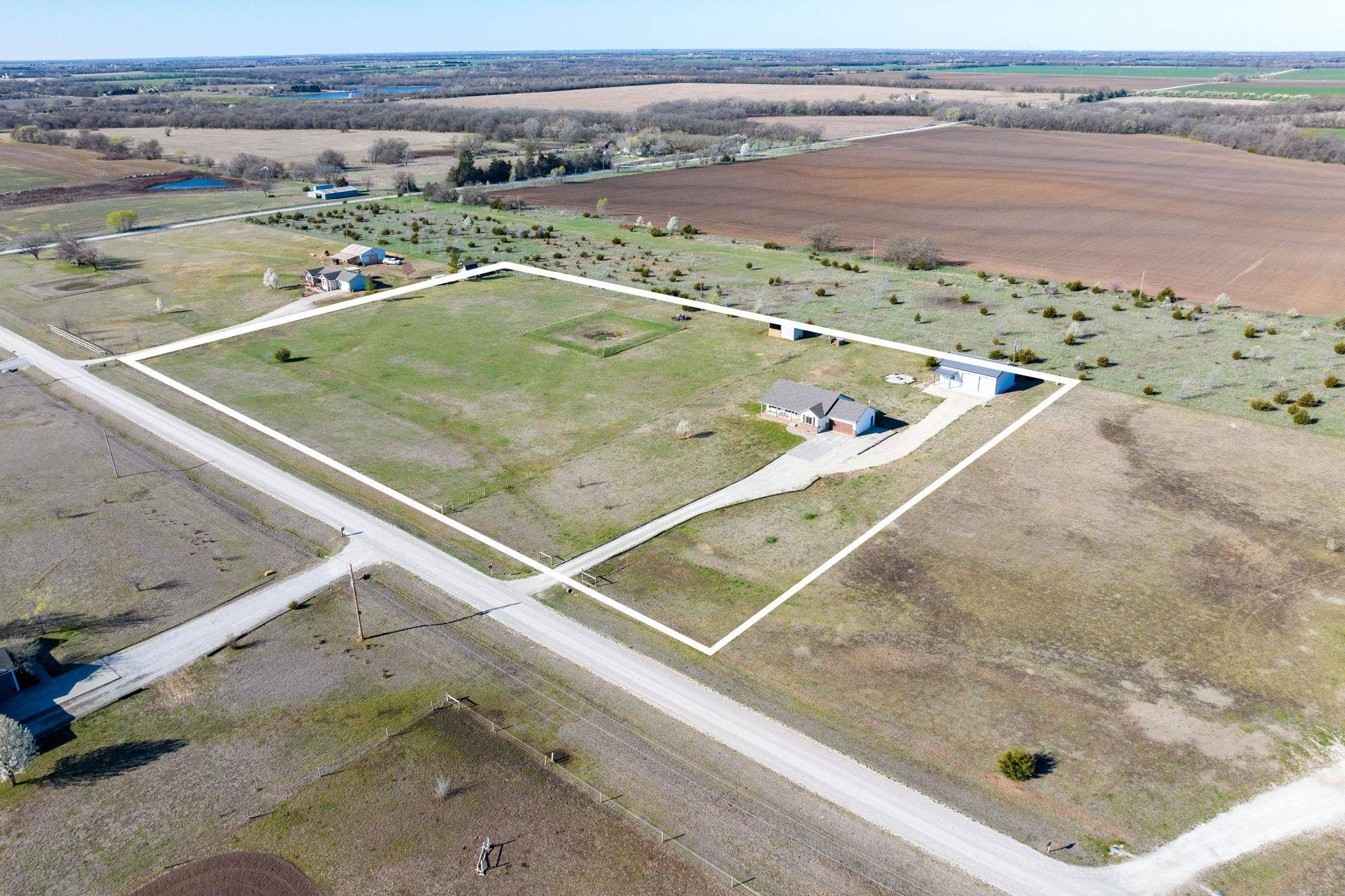 21801 SW Roberta Ln, Douglass, KS 67039