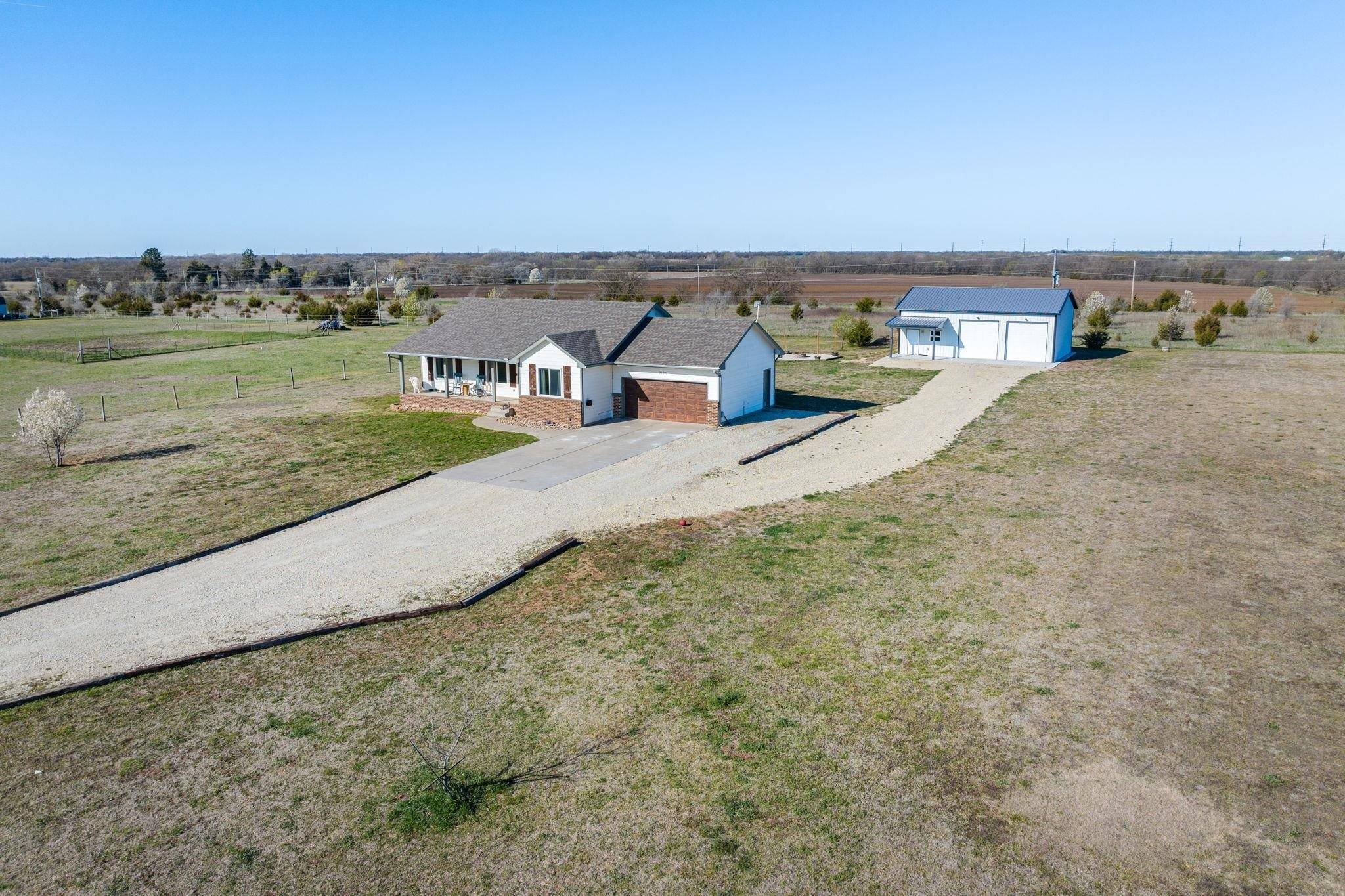 21801 SW Roberta Ln, Douglass, KS 67039