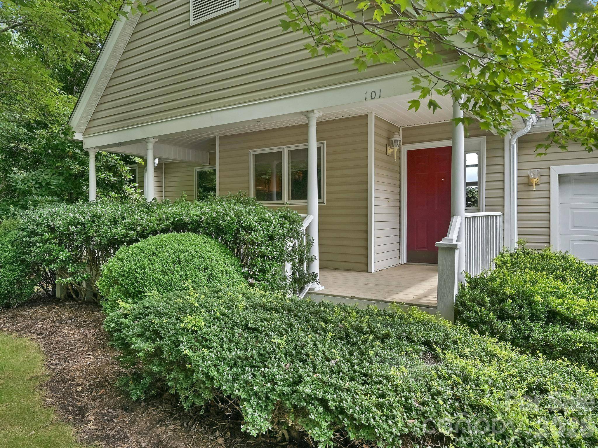 101 Valley Hill DR, Hendersonville, NC 28791