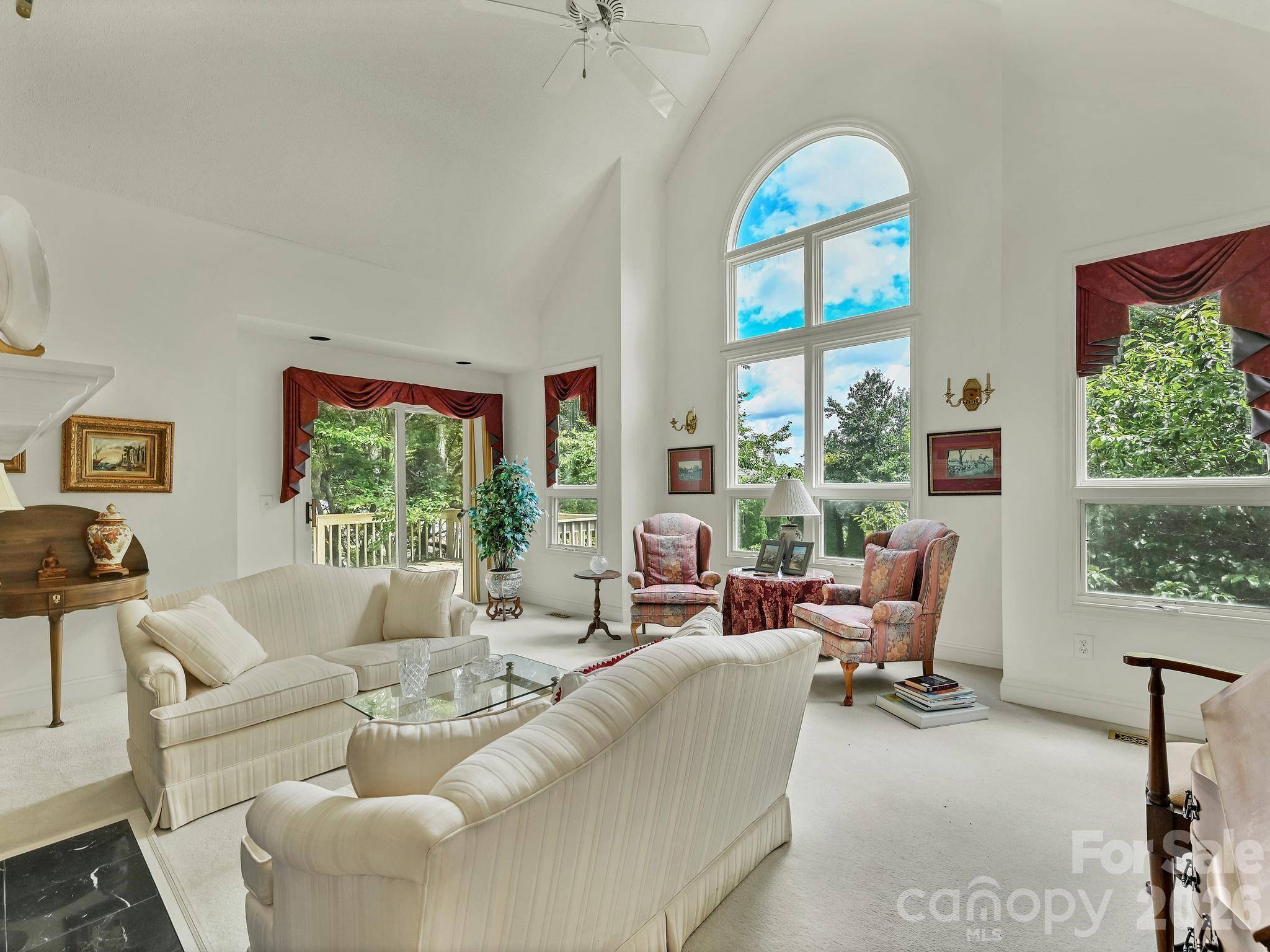 101 Valley Hill DR, Hendersonville, NC 28791