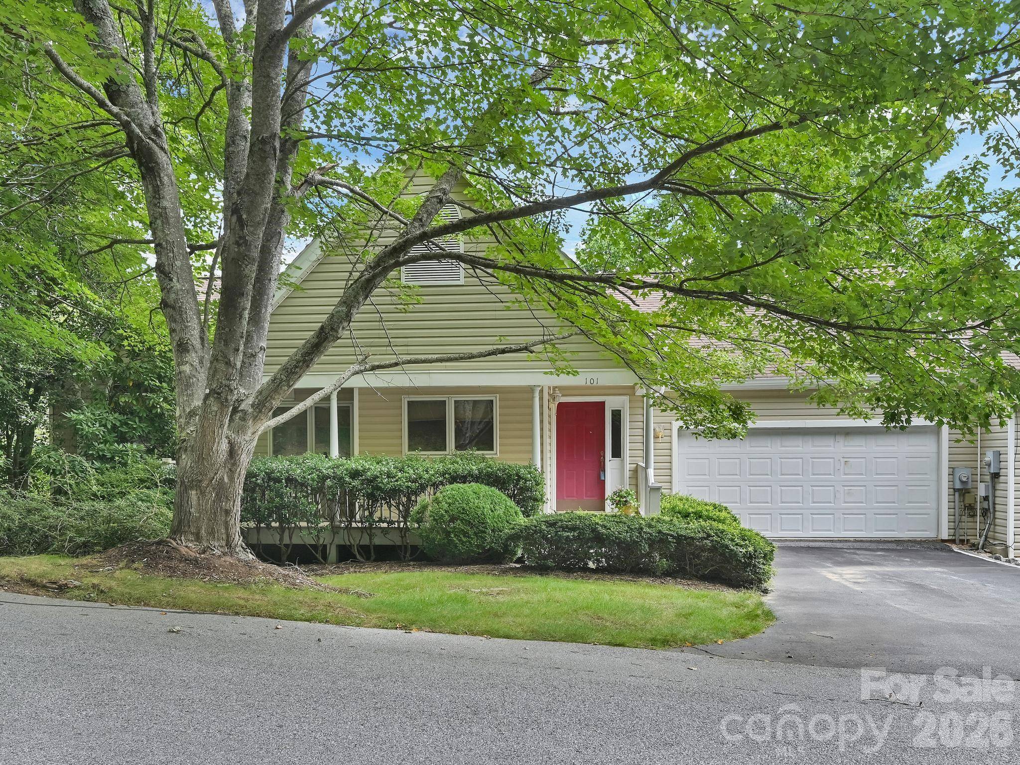 101 Valley Hill DR, Hendersonville, NC 28791