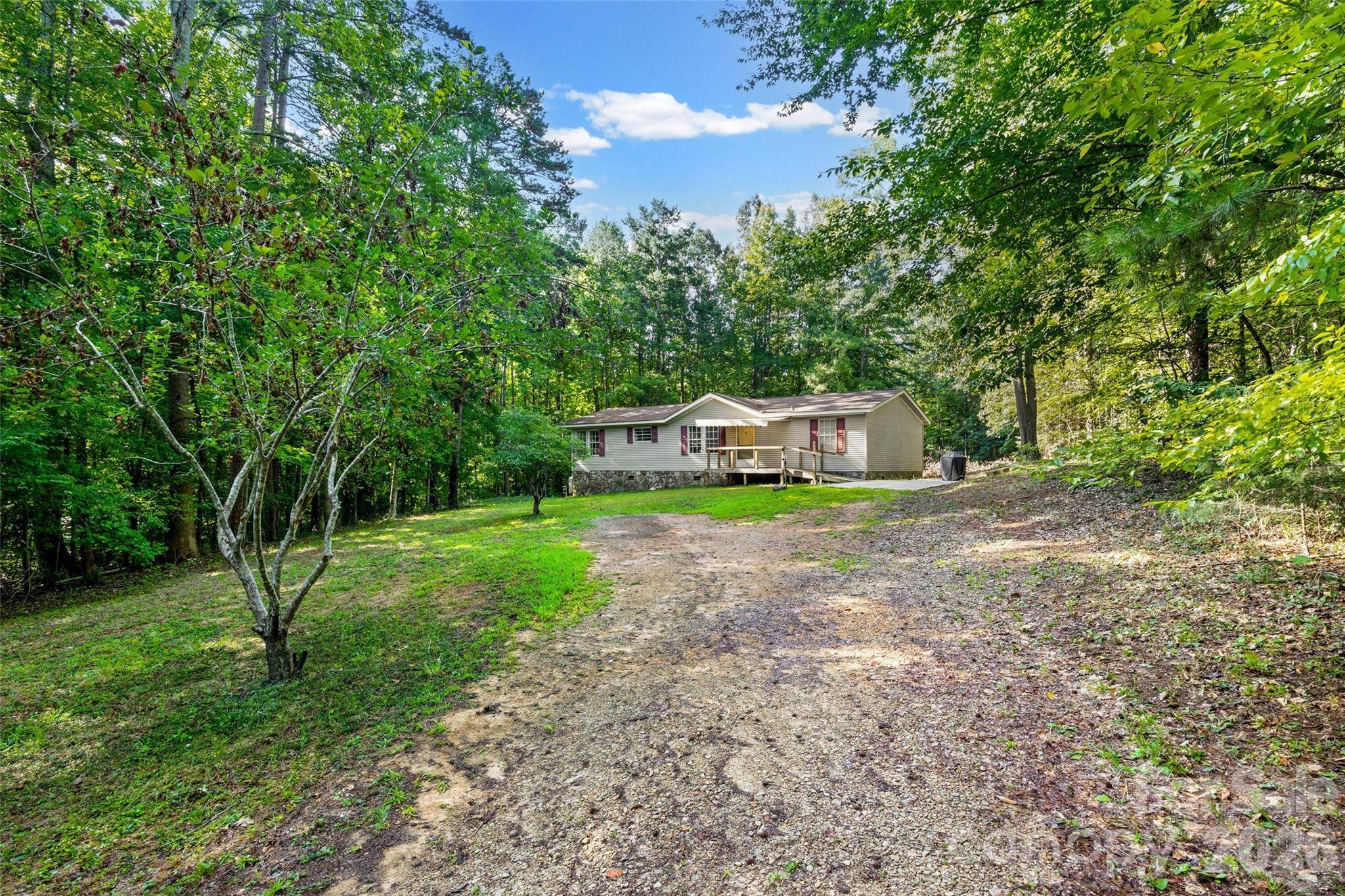 1475 Smith Woods LN, Hickory Grove, SC 29717