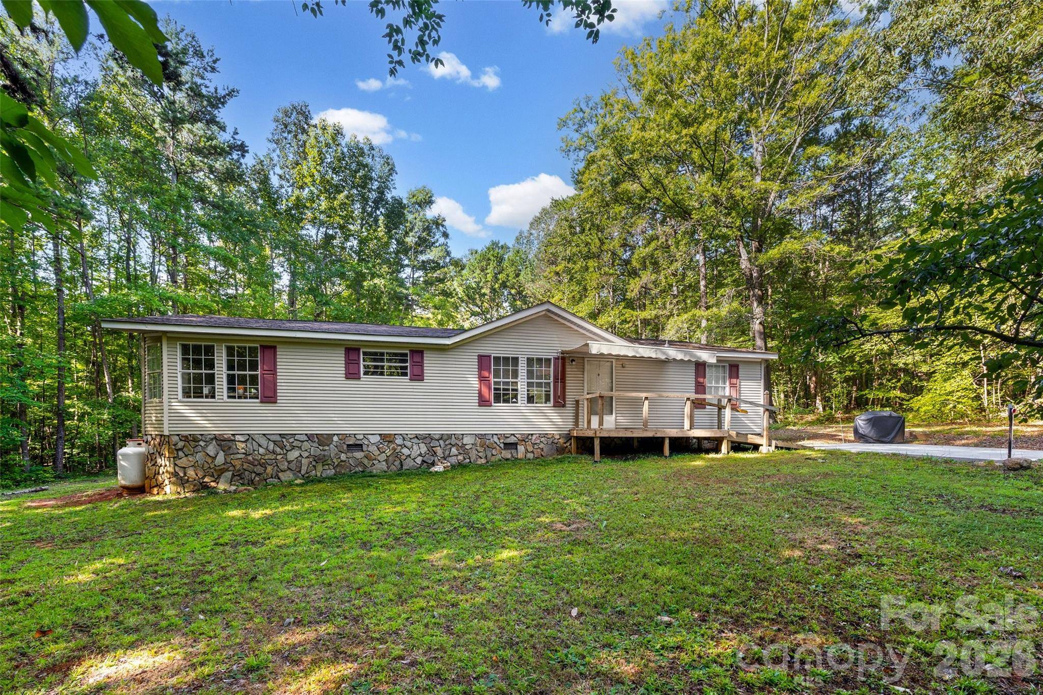 1475 Smith Woods LN, Hickory Grove, SC 29717