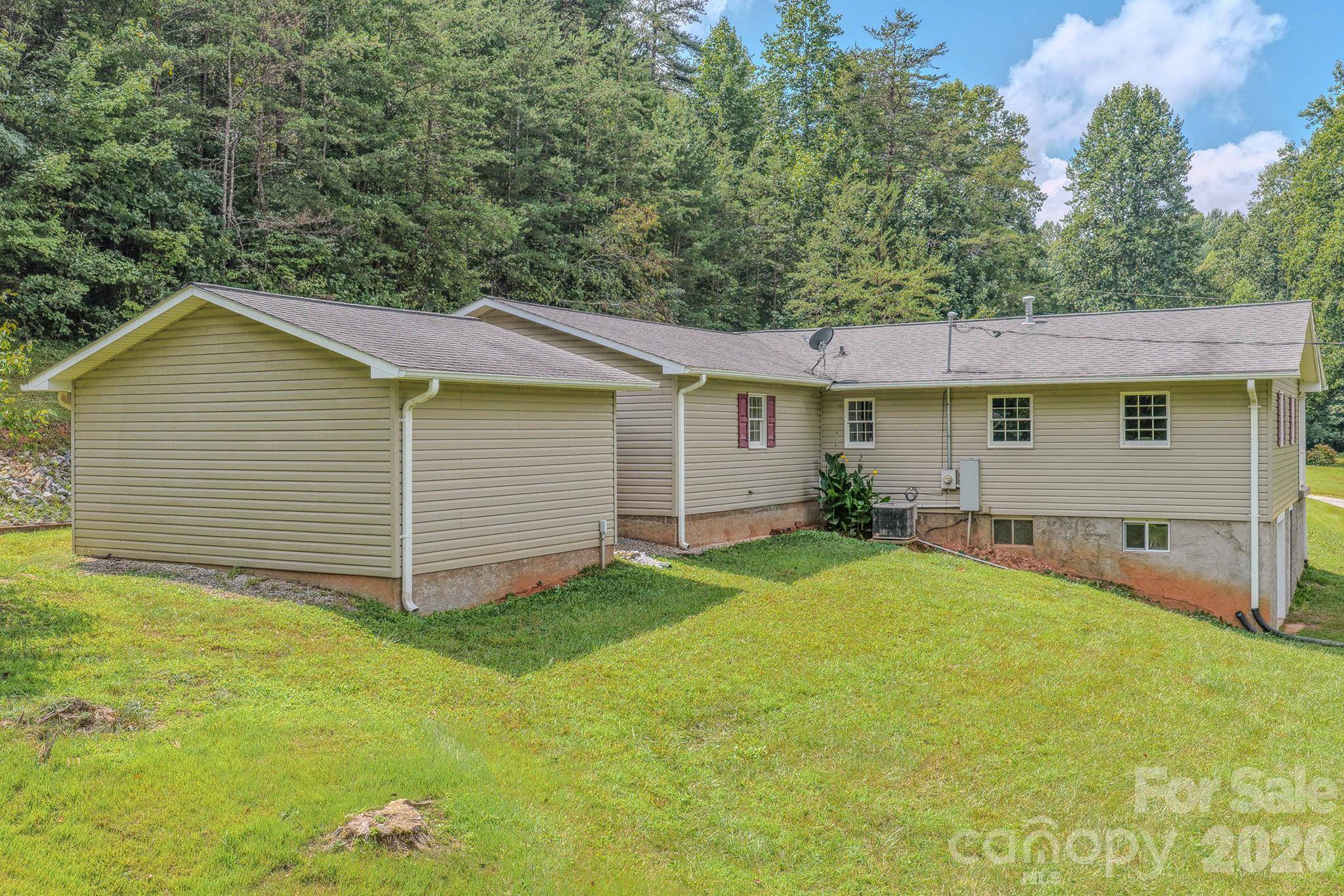 163 Meadowbrook LN, Marion, NC 28752