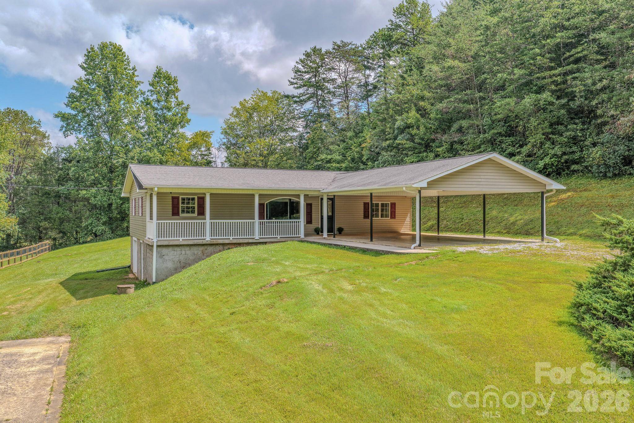 163 Meadowbrook LN, Marion, NC 28752