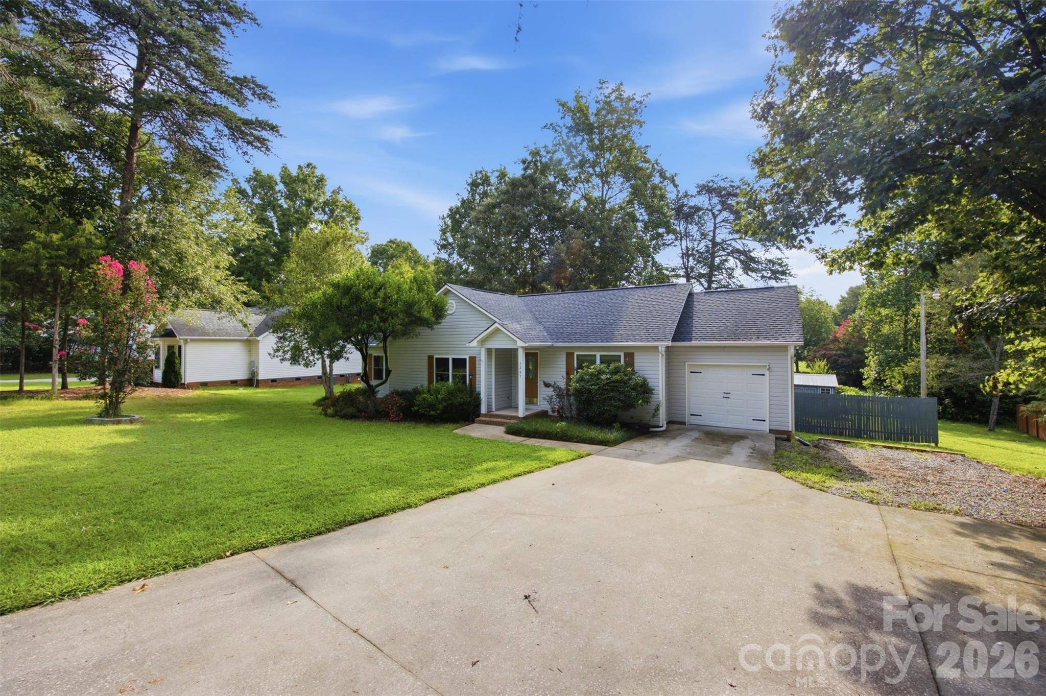 1297 Creekview DR, Gastonia, NC 28052