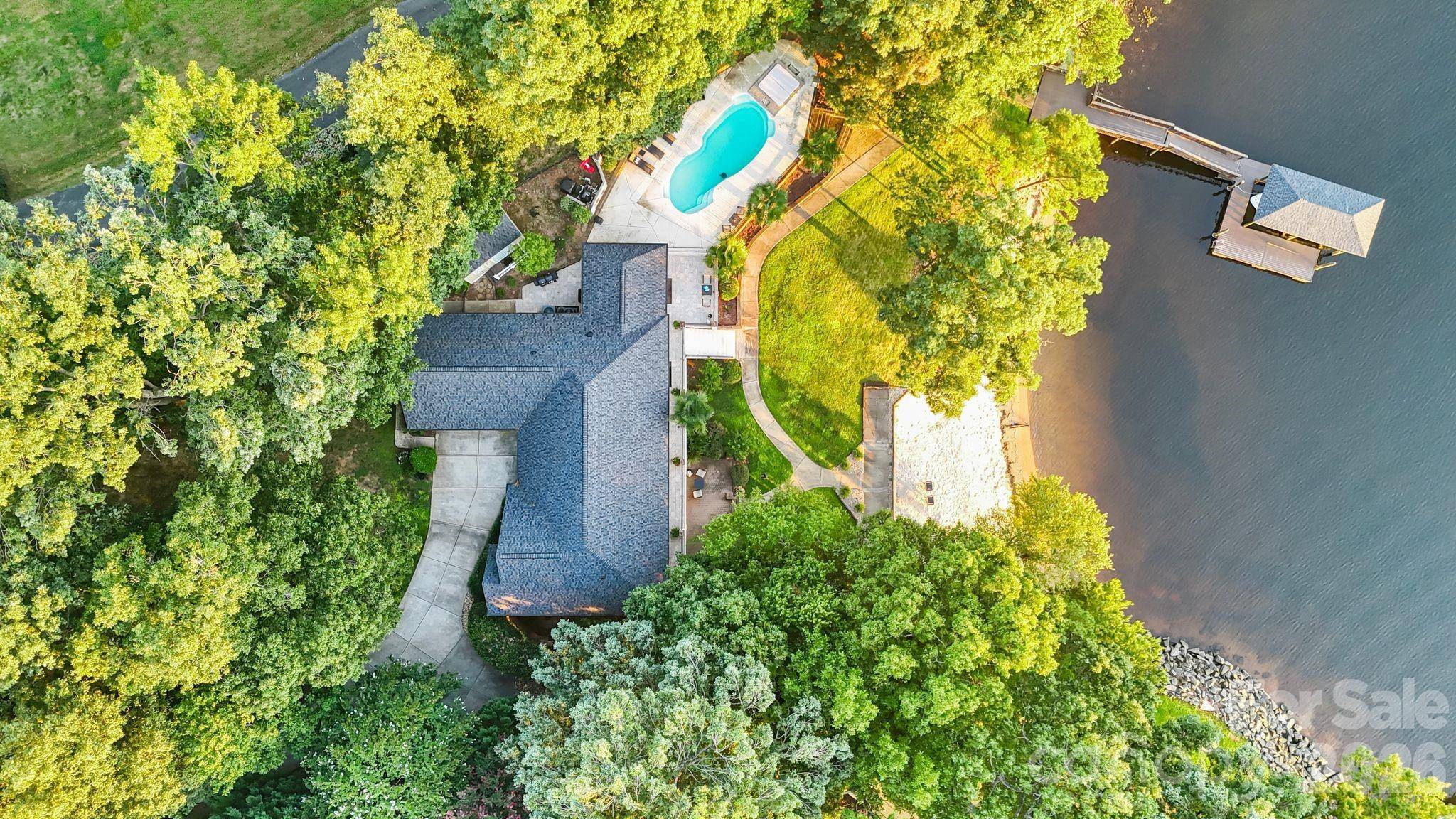 172 Mariner Pointe LN, Mooresville, NC 28117