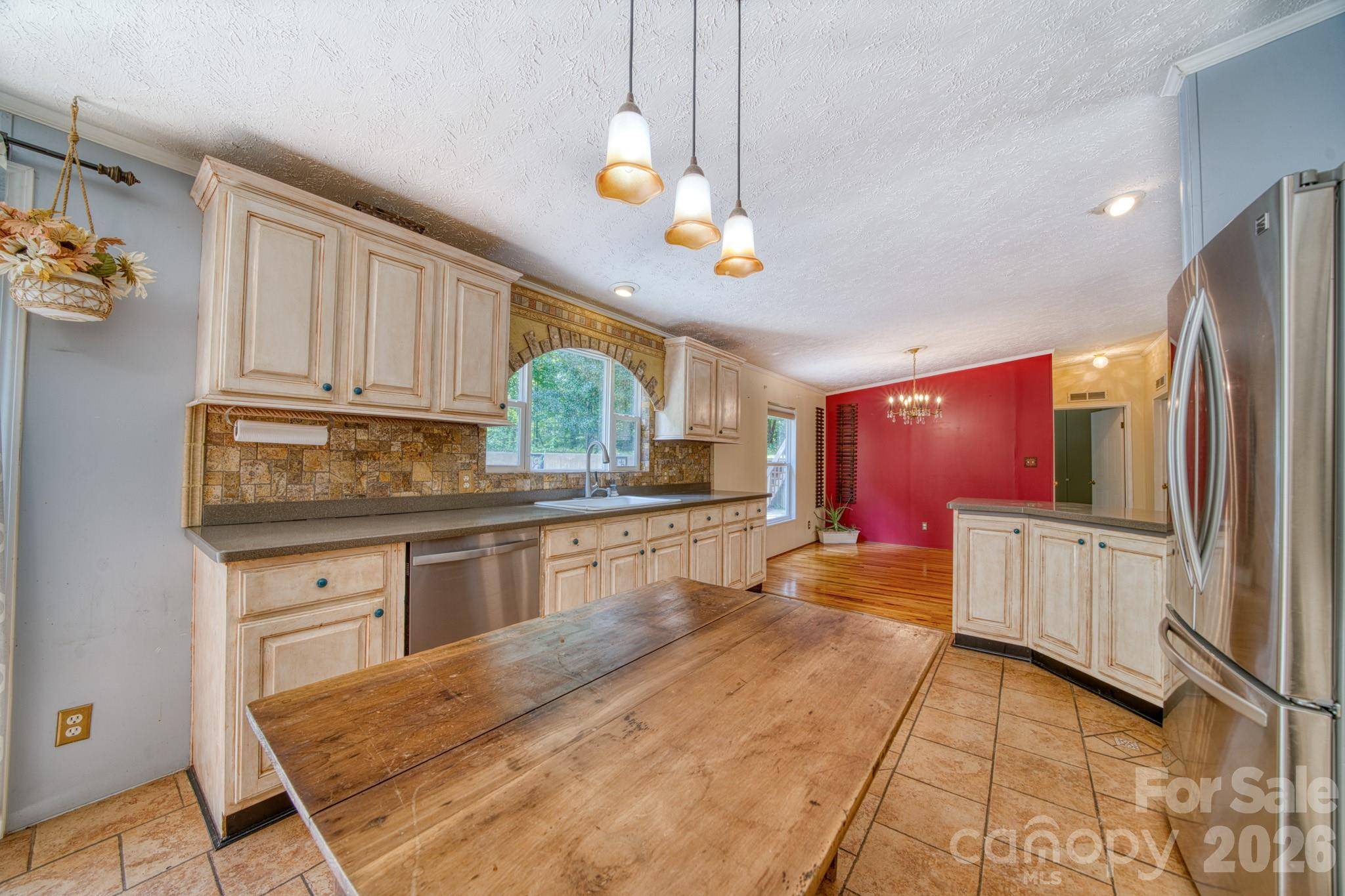 18 Henry White LN, Leicester, NC 28748