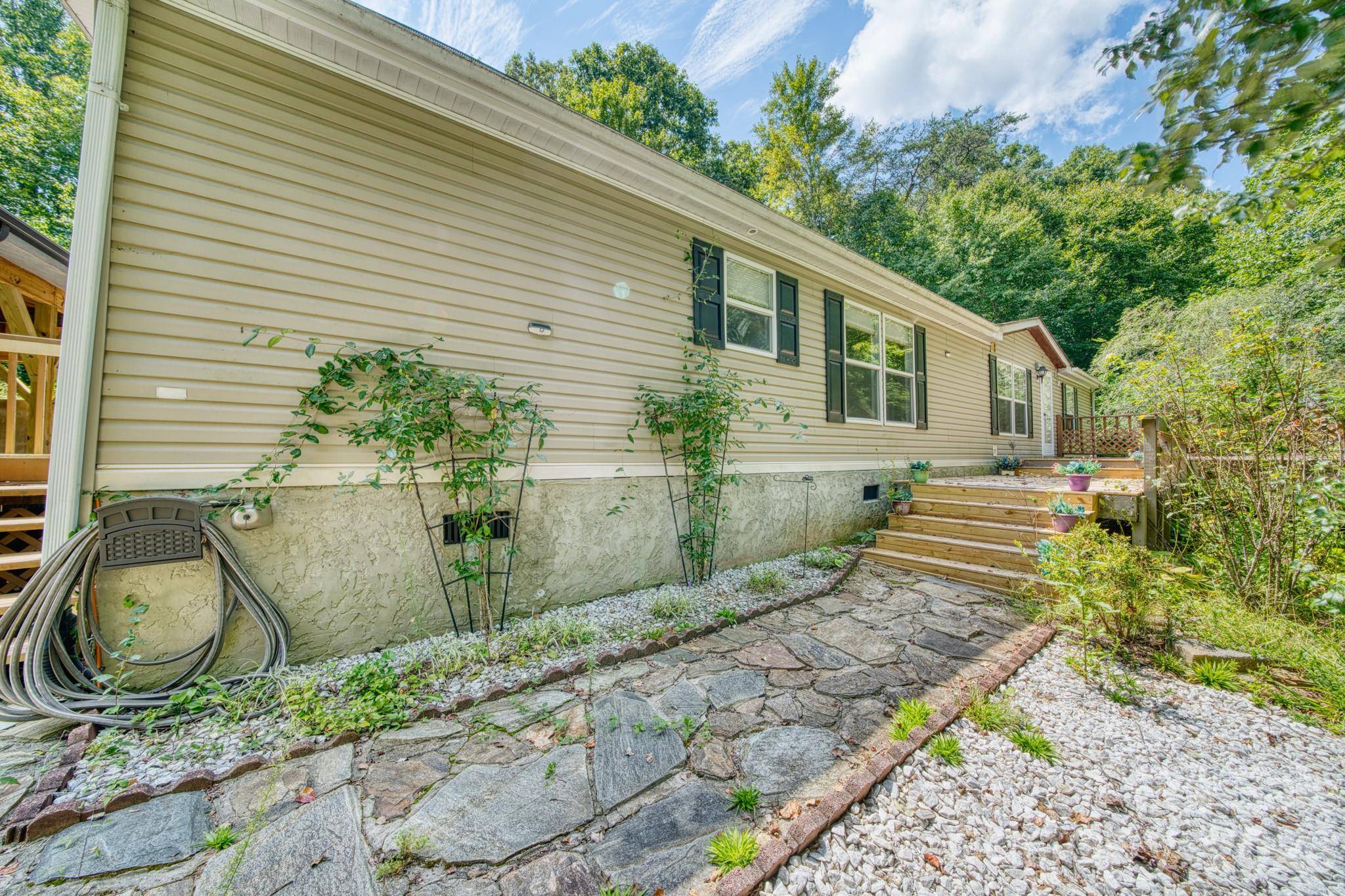 18 Henry White LN, Leicester, NC 28748