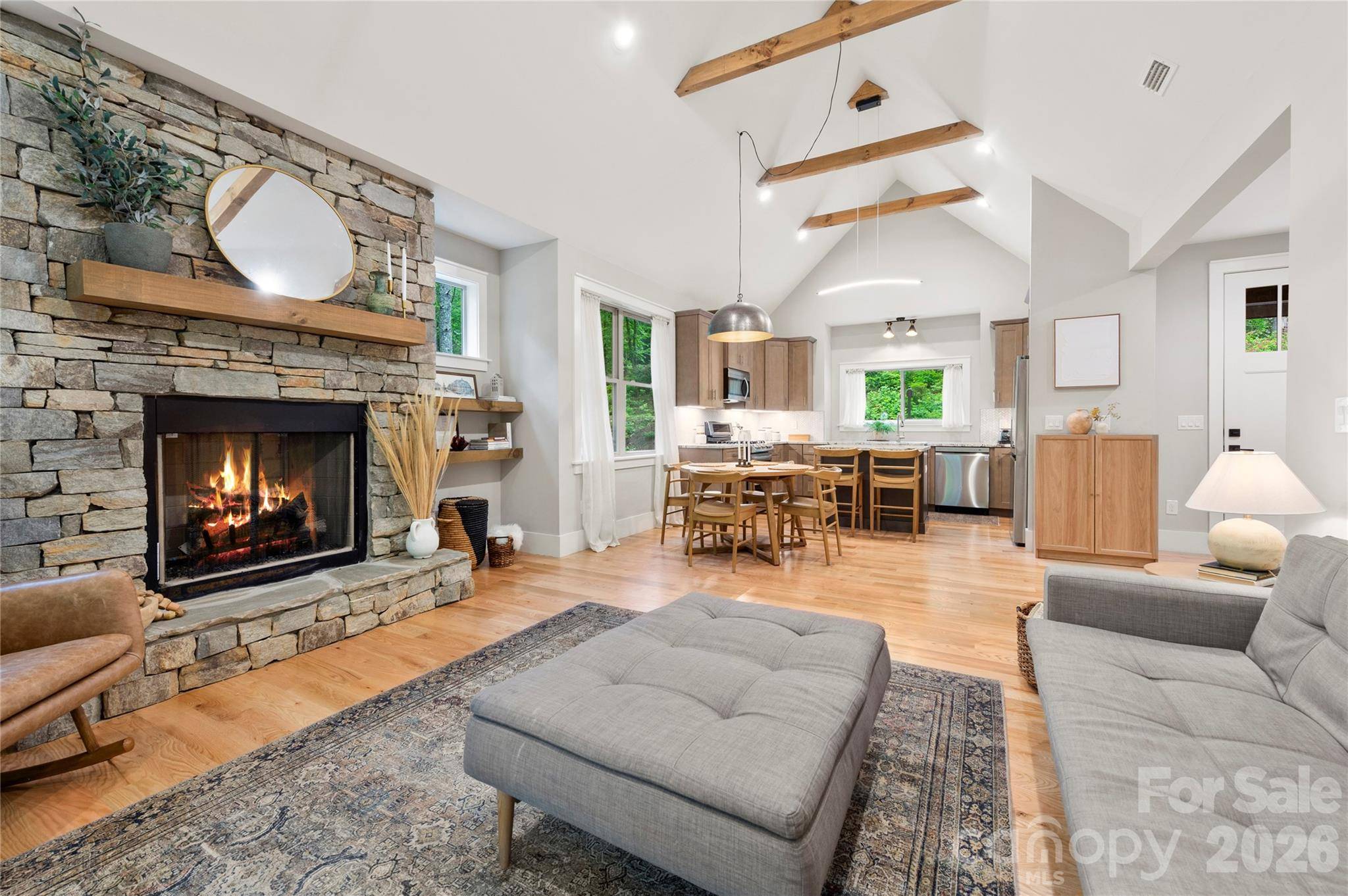 68 Huckleberry Ridge LN, Zirconia, NC 28790